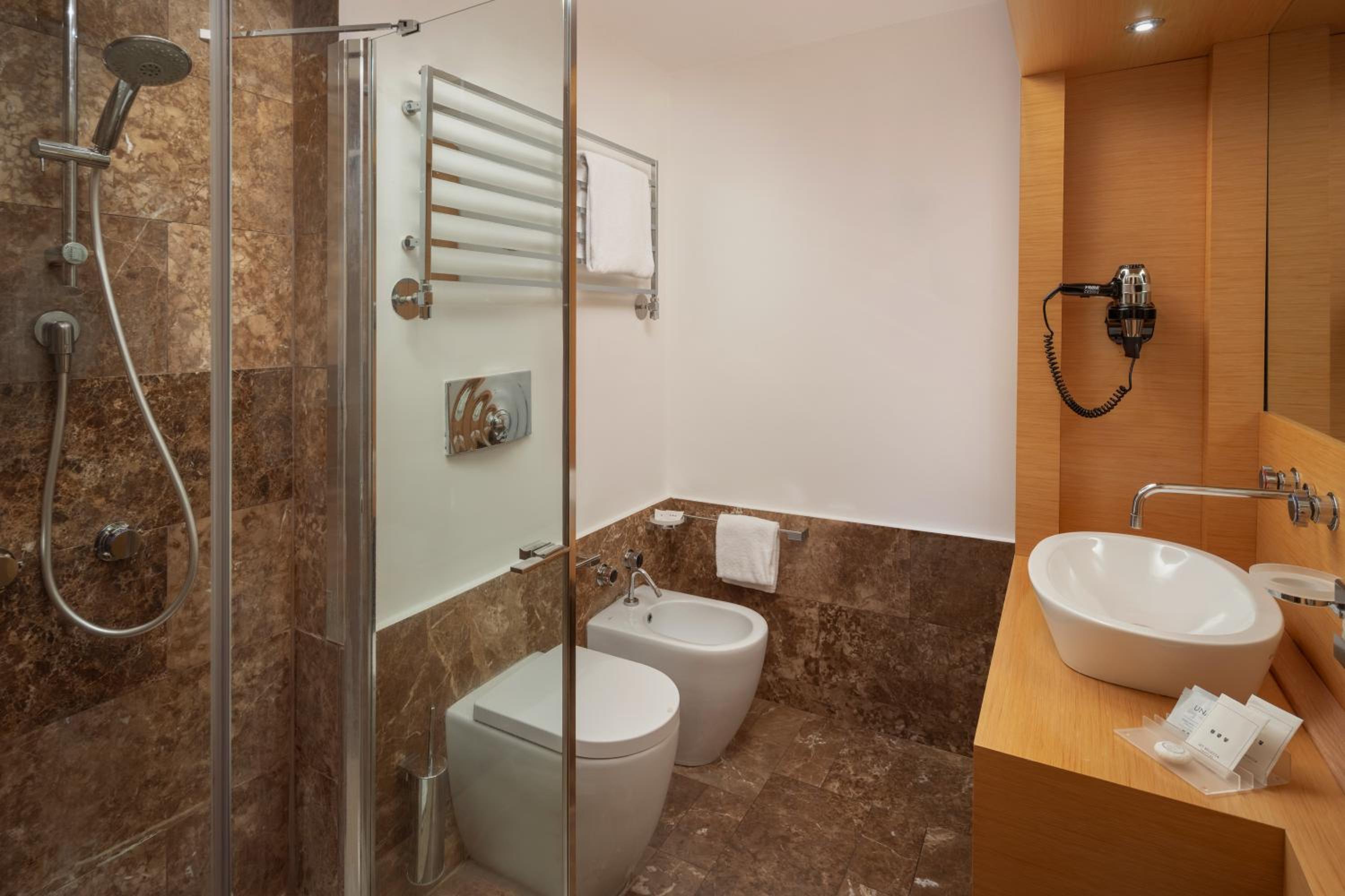 Classic Twin Room - Photo 2