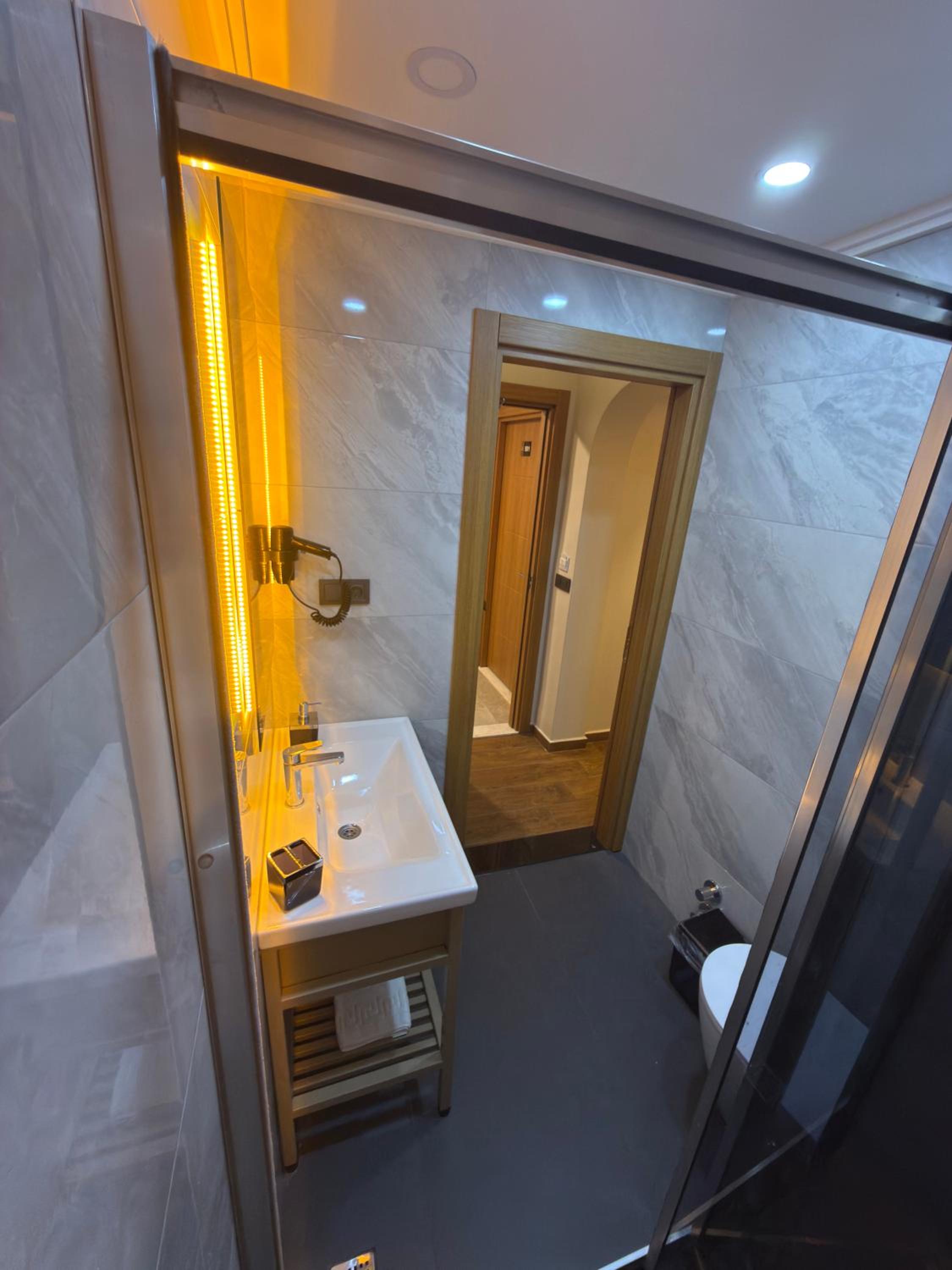 Economy Double Room photo 2