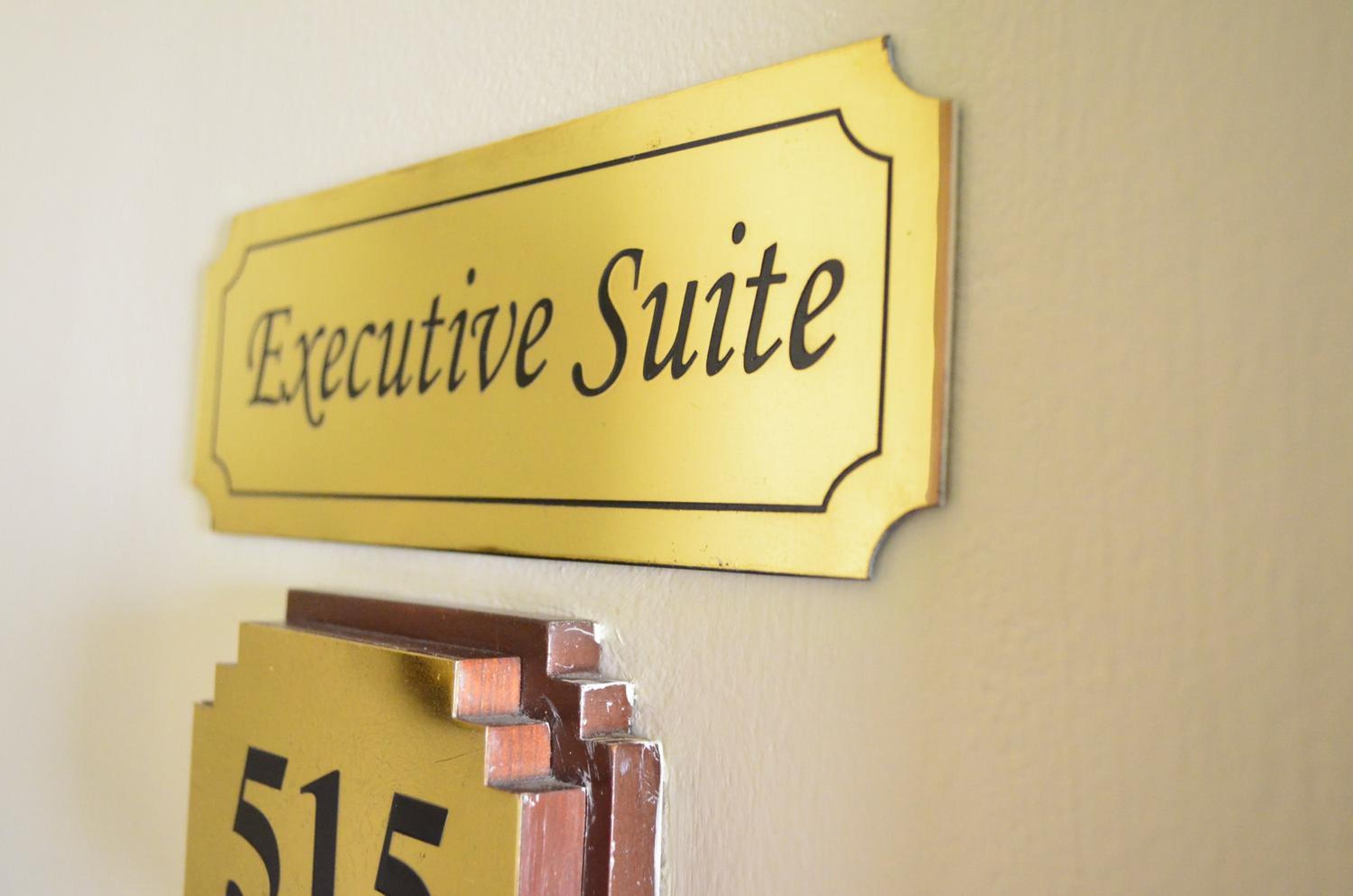 Executive Suite - Photo 2