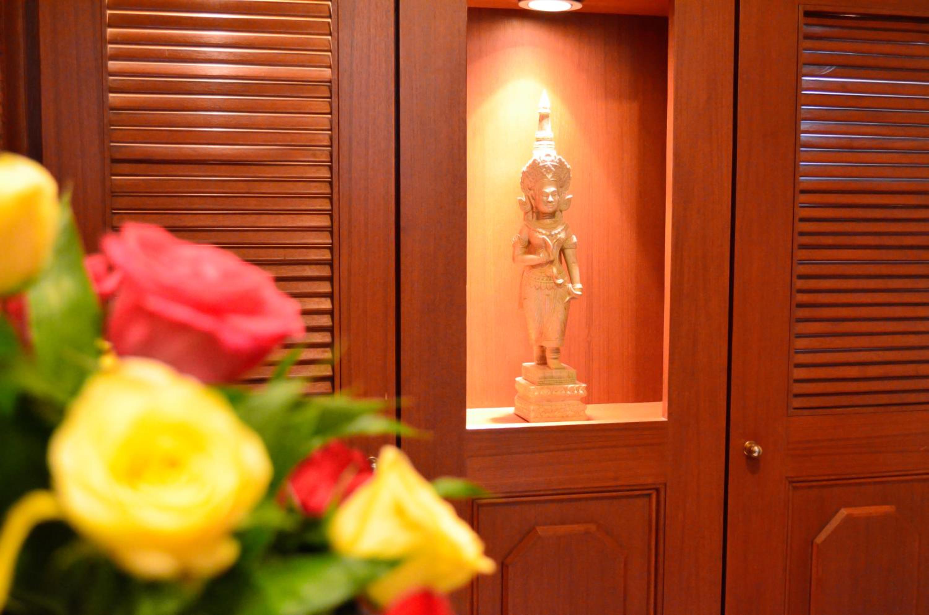 Executive Suite - Photo 17