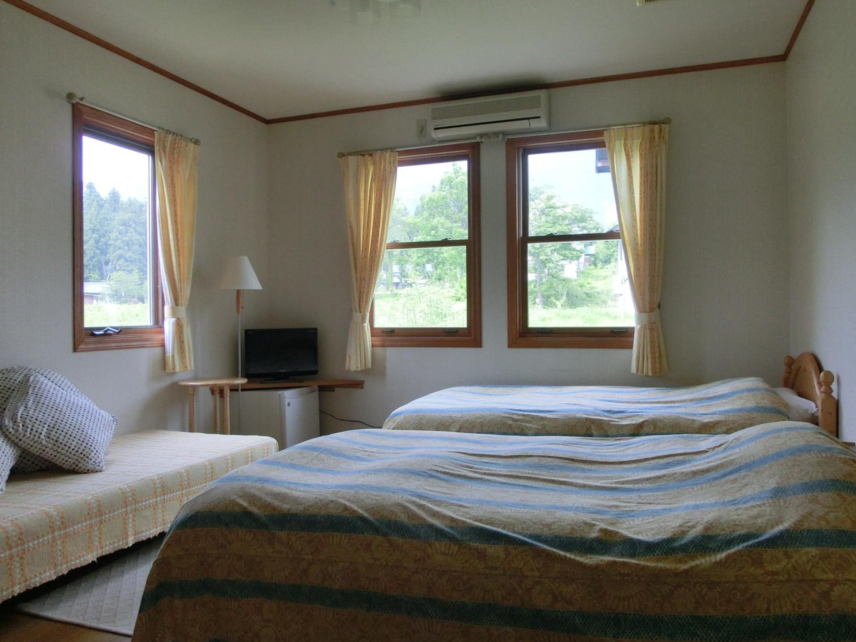 Triple Room with Shared Bathroom photo 2