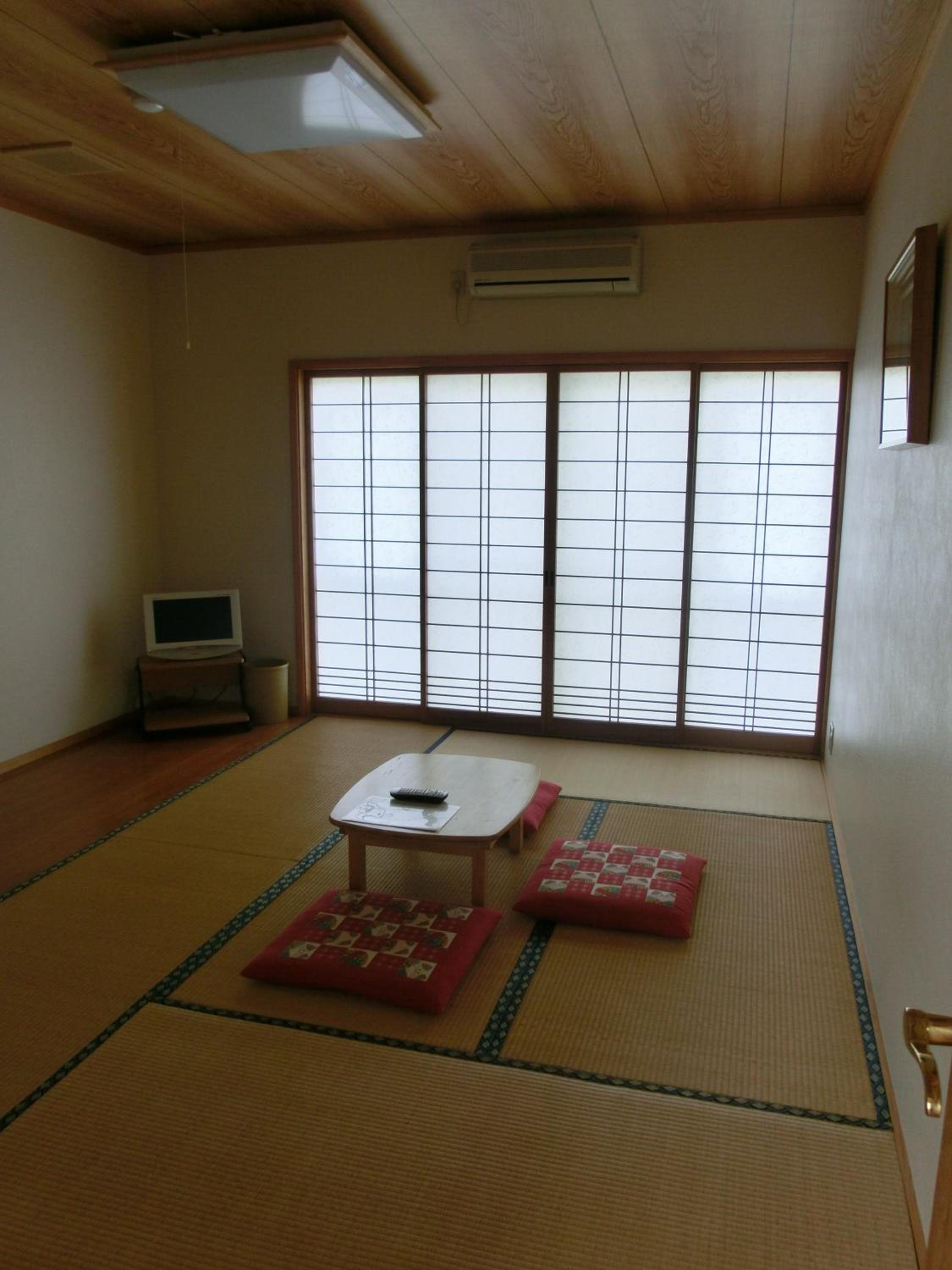 Superior Family Room photo 1