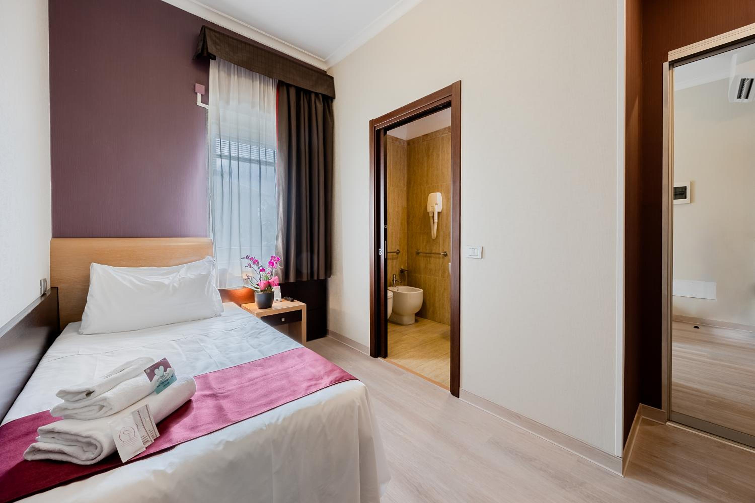 Triple Room - Photo 2