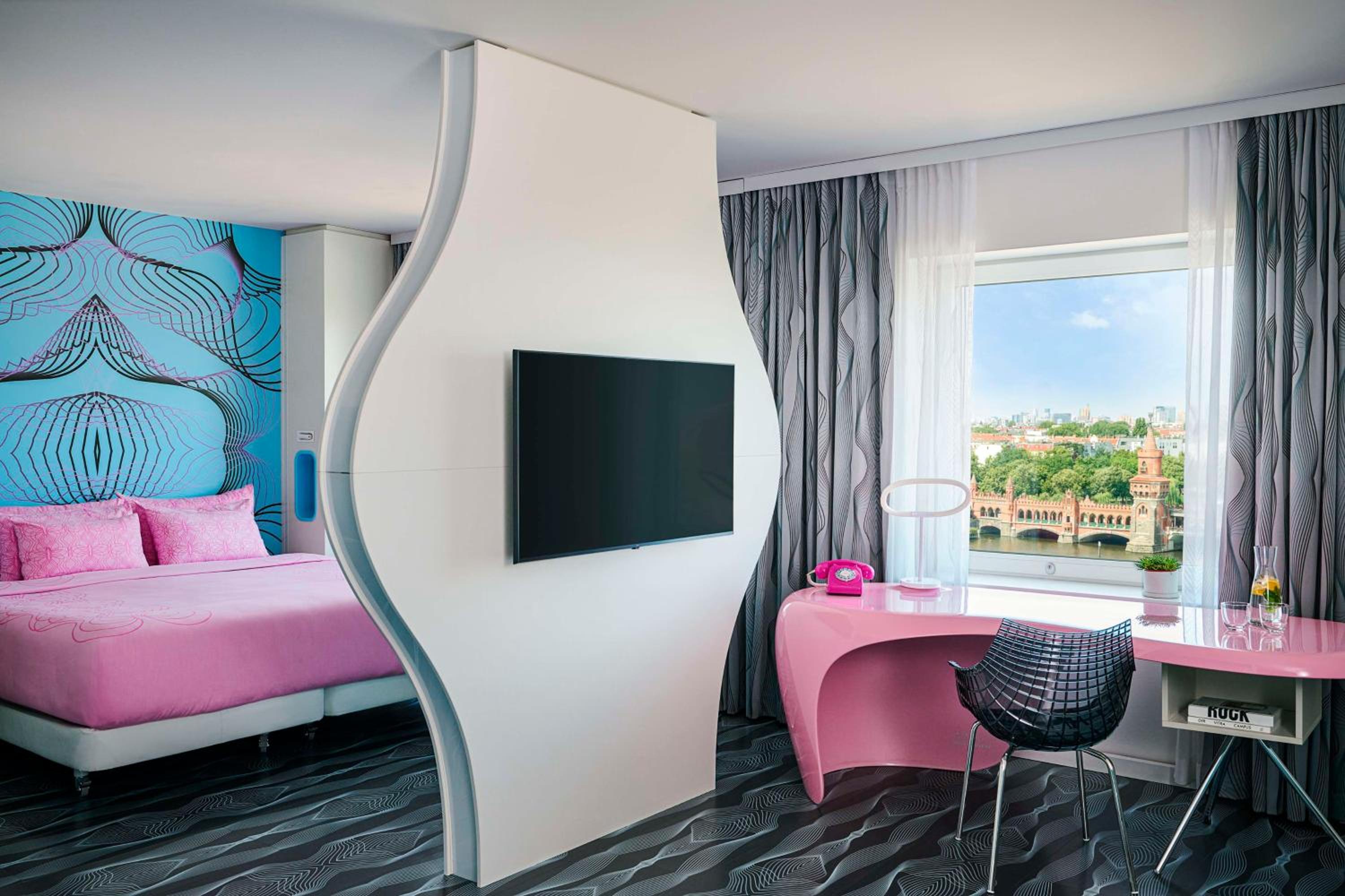 Nhow Junior Suite Waterfront thumbnail 6
