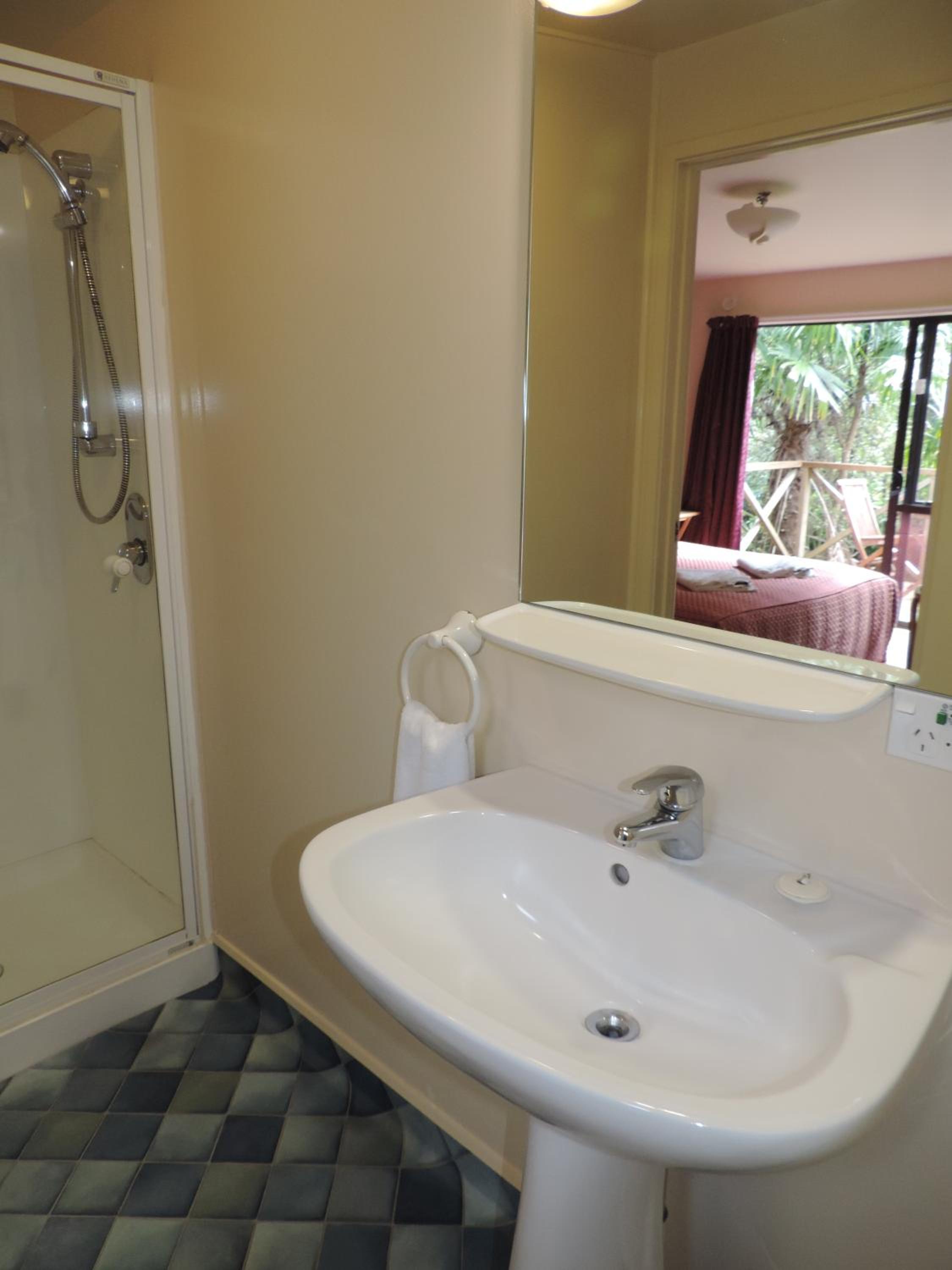 Lodge Room 1 - Adults Only - Photo 2