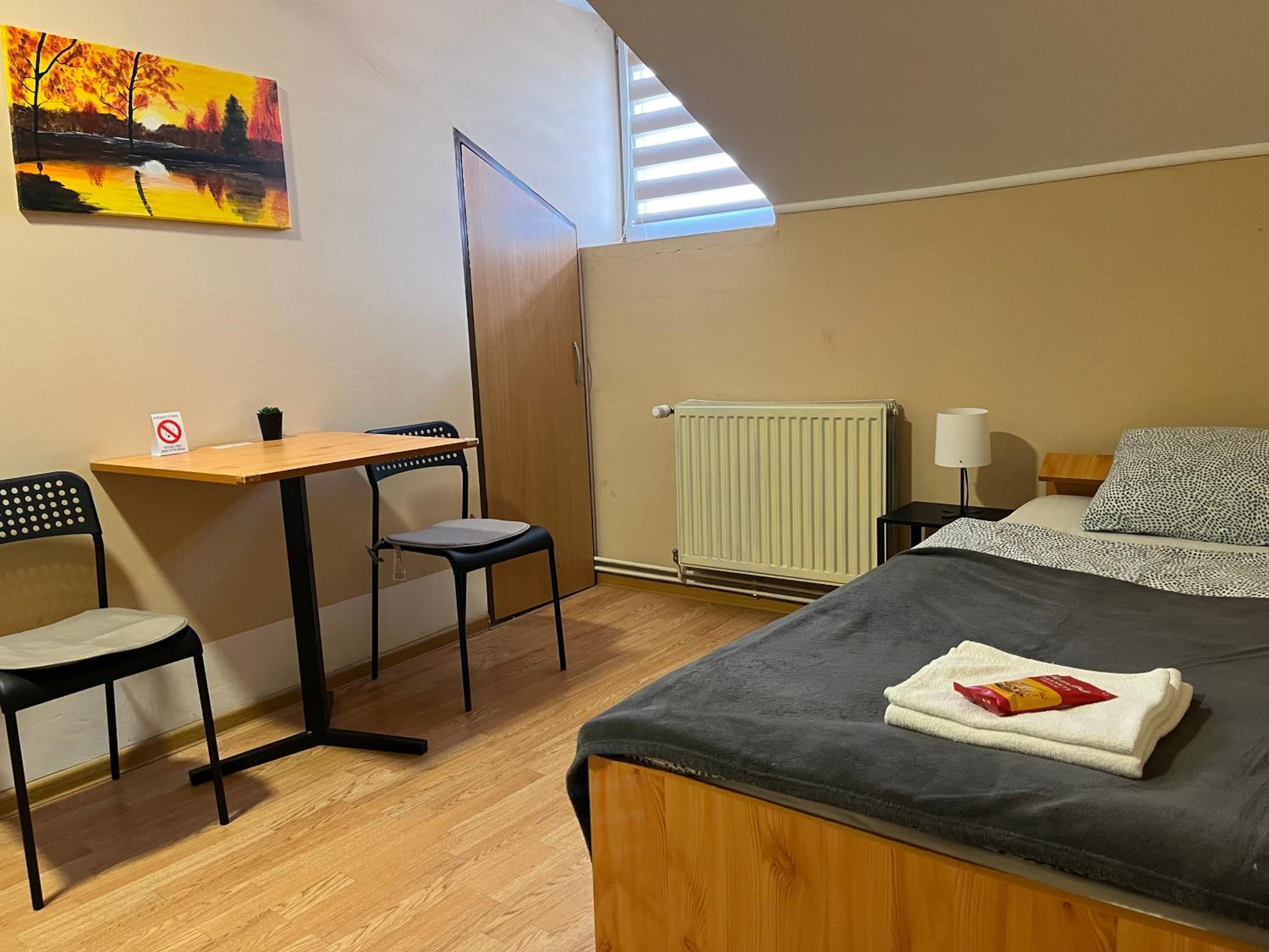 Single Room with Private Bathroom photo 1