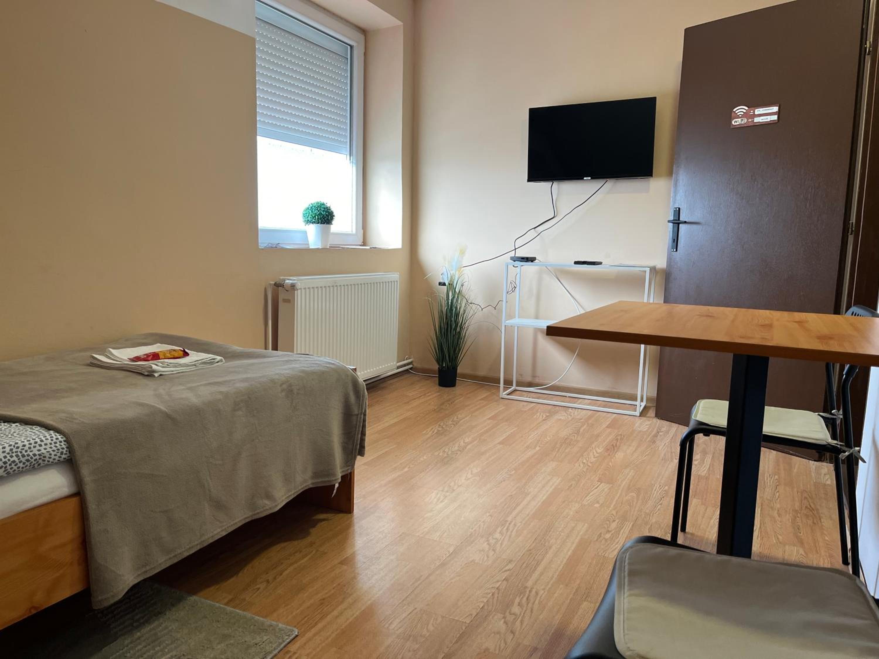Single Room with Private Bathroom photo 2