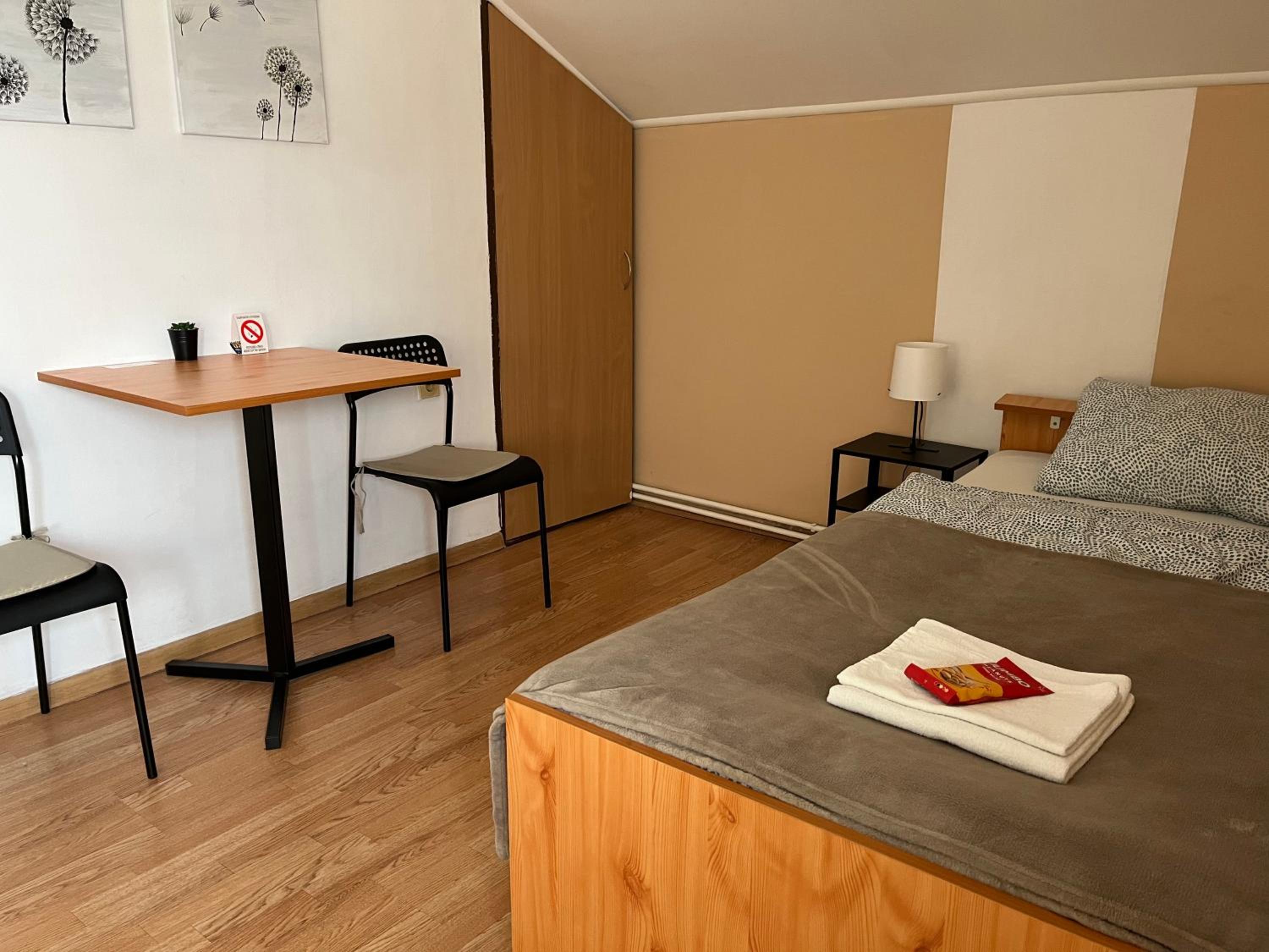 Single Room with Private Bathroom photo 1