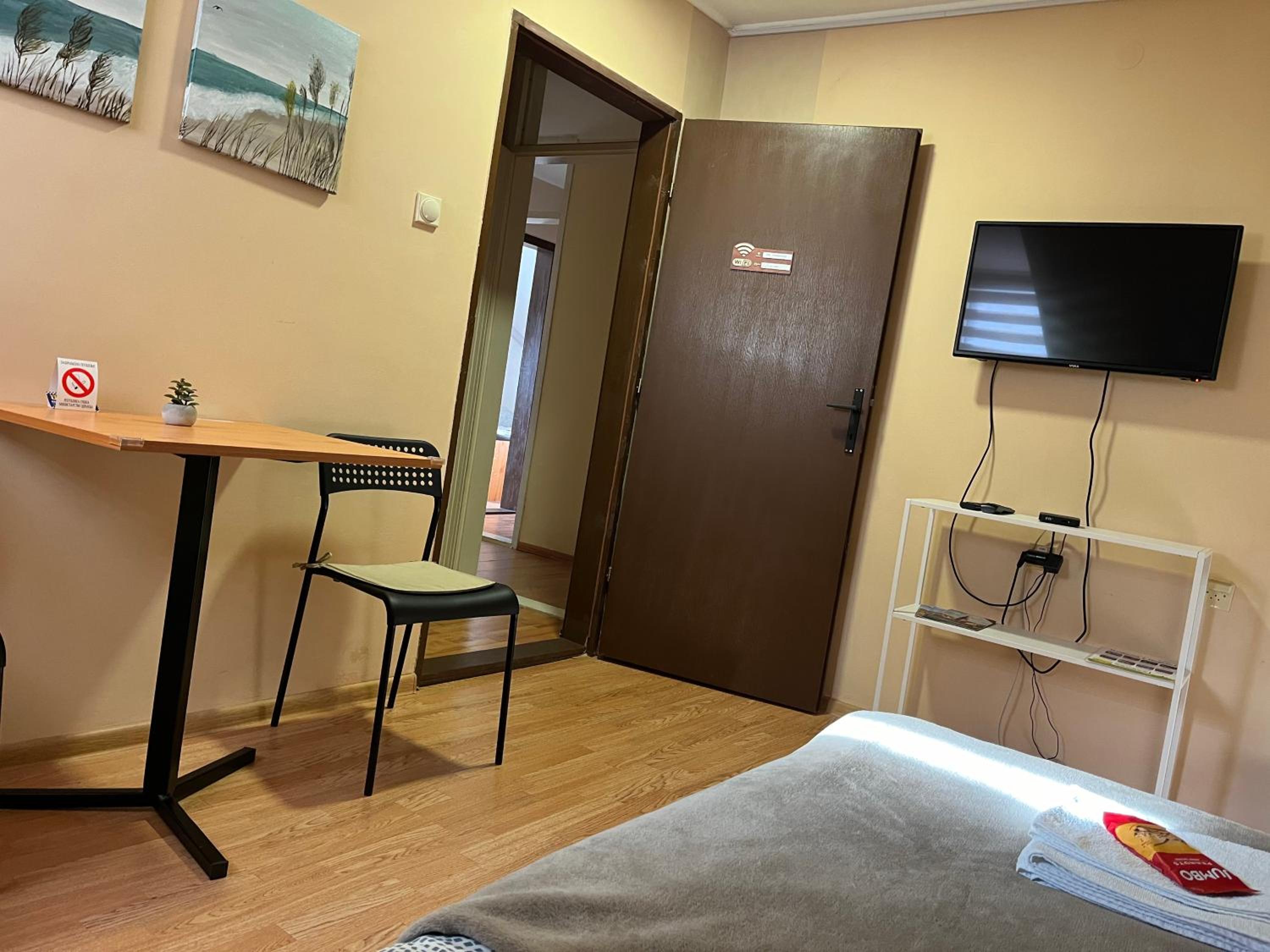 Single Room with Private Bathroom photo 2