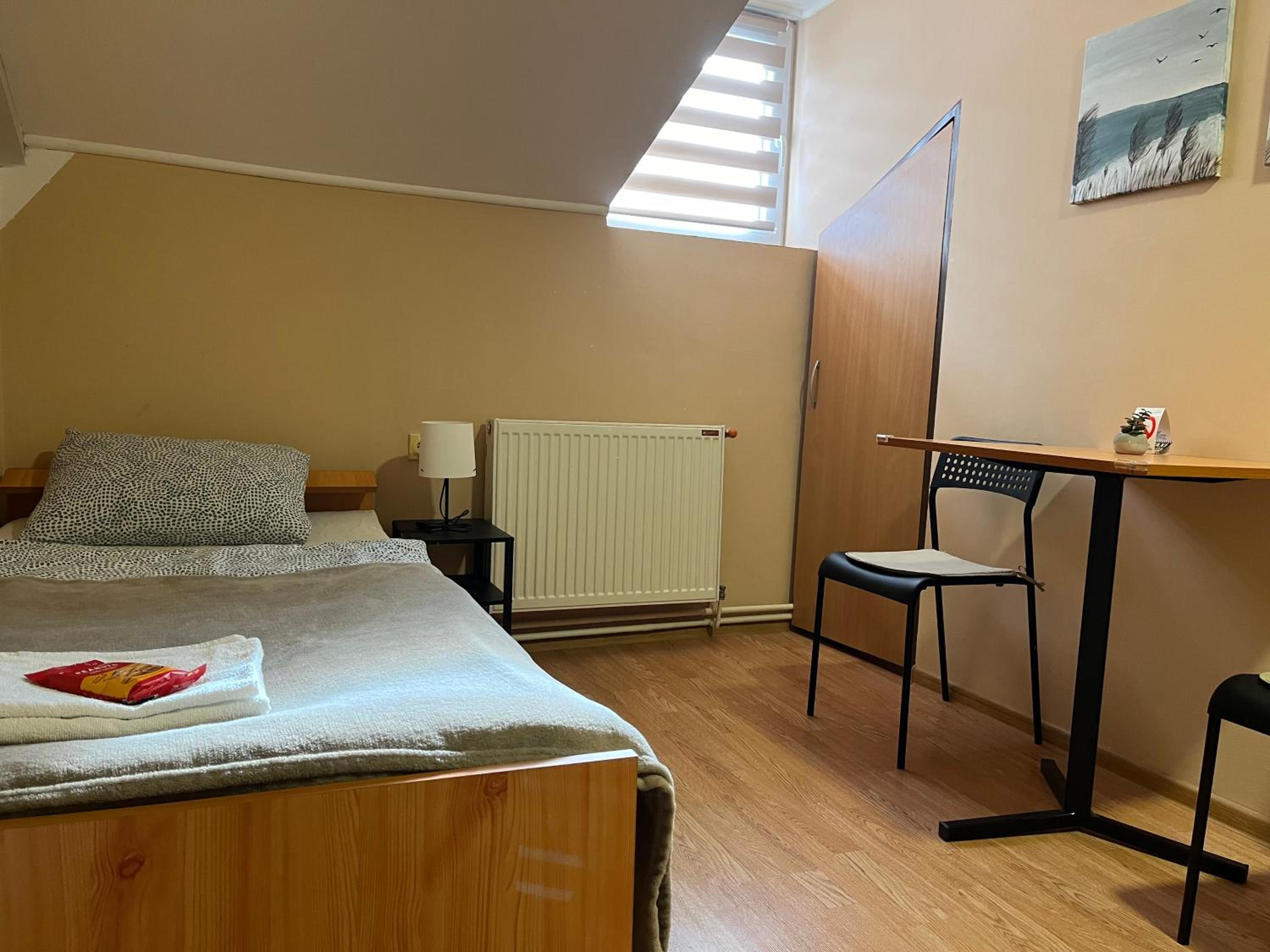 Single Room with Private Bathroom photo 1