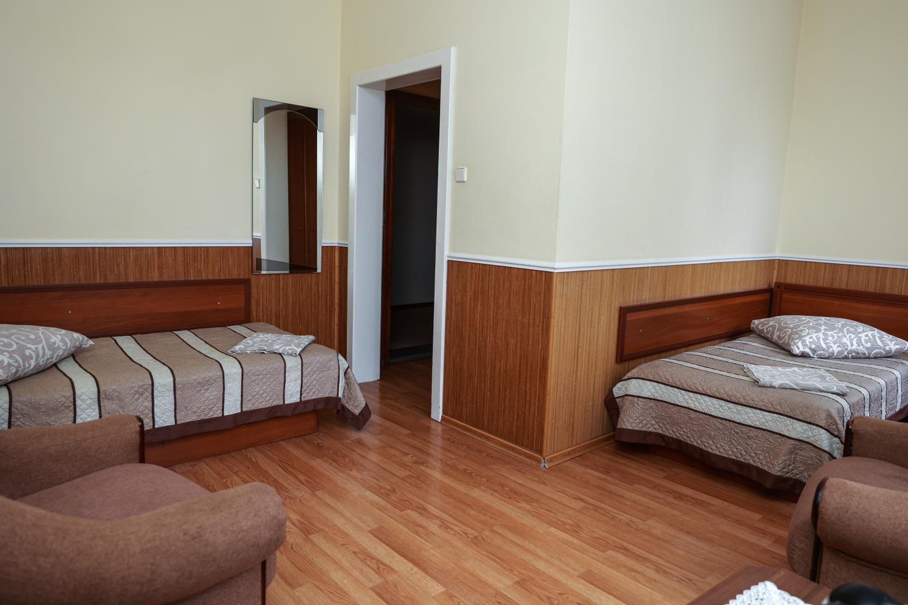 Economy Twin Room photo 2