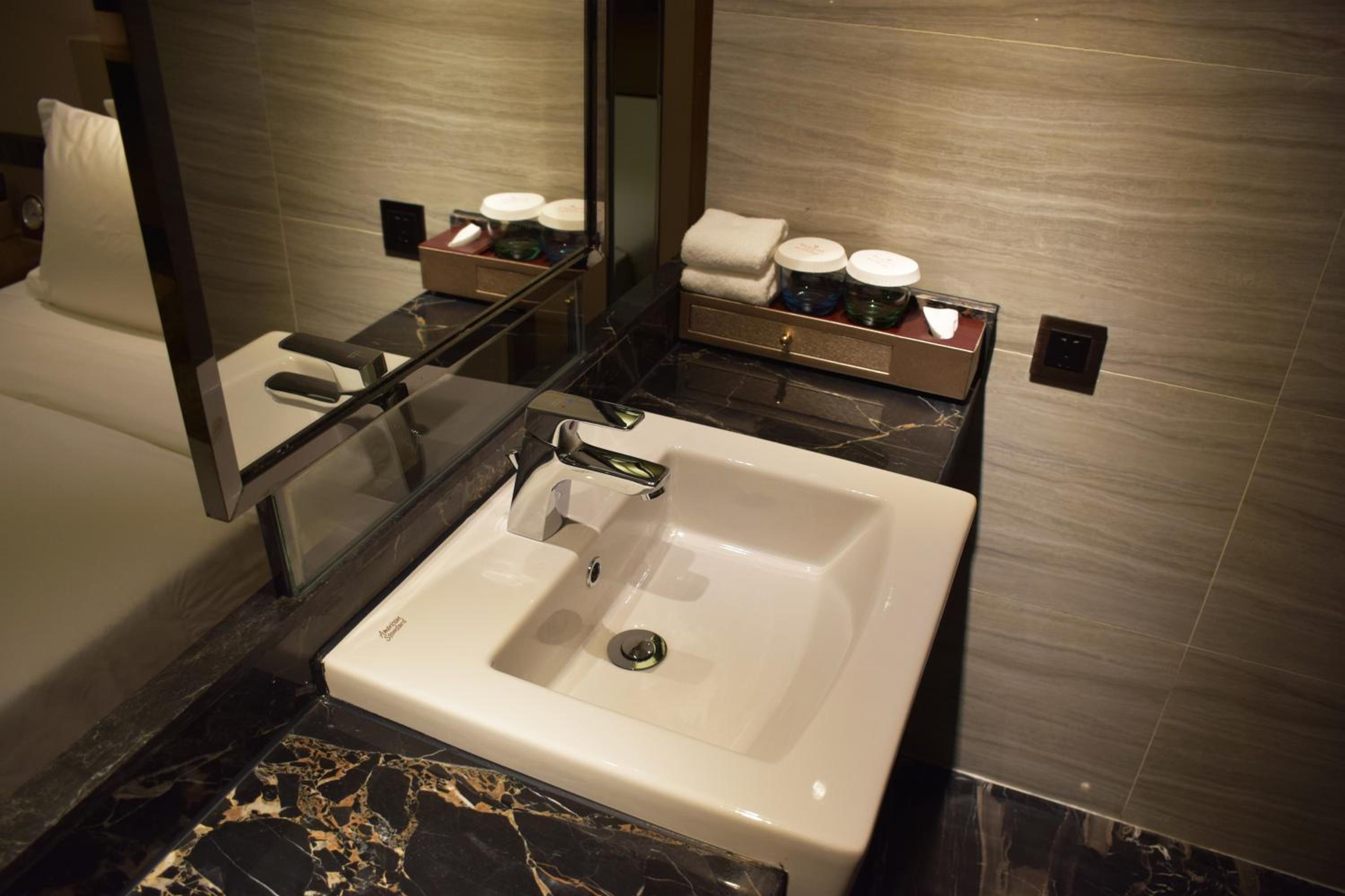 Deluxe King Room - Non-Smoking photo 3