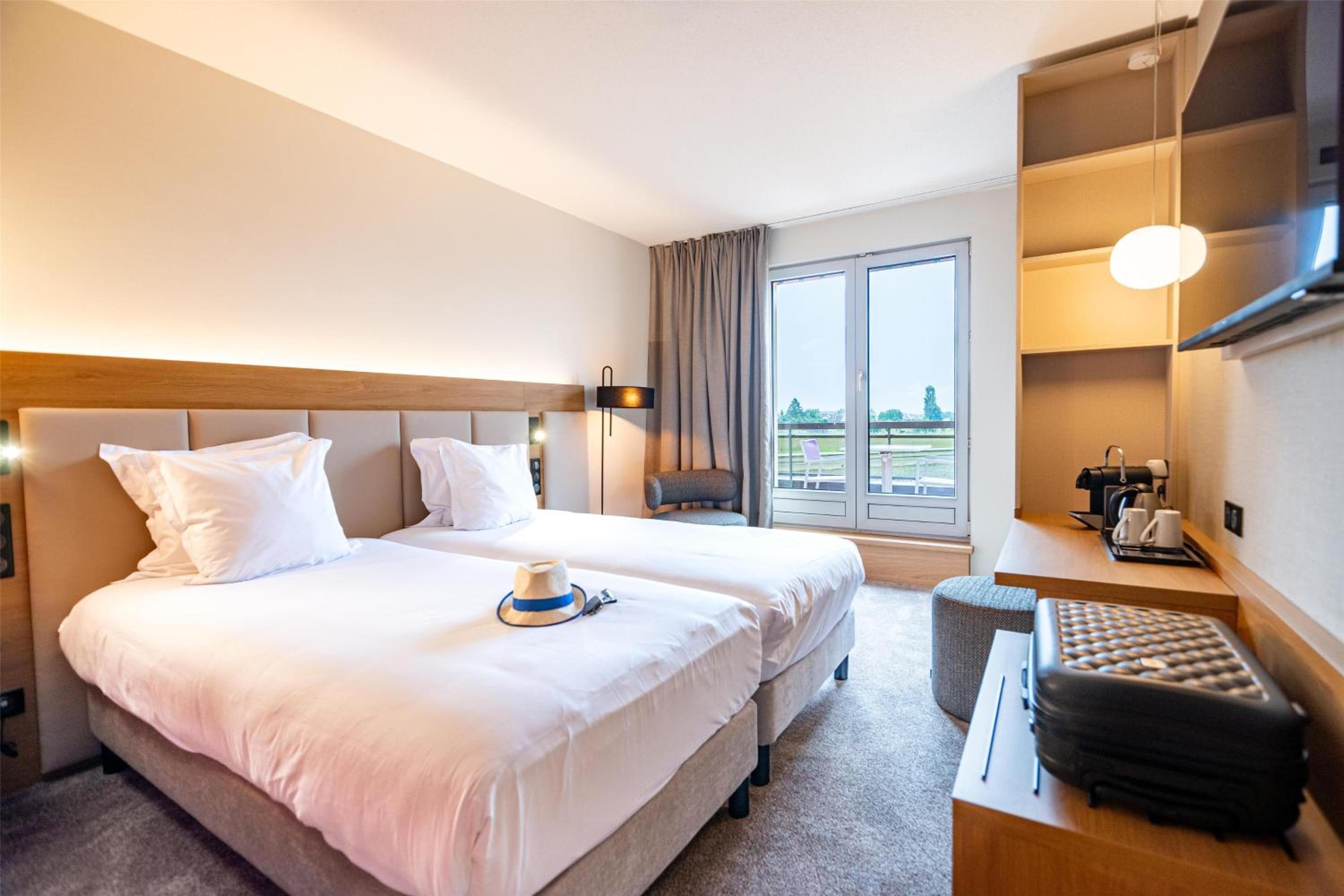 Deluxe King Room with Terrace - Non-Smoking - Photo 2