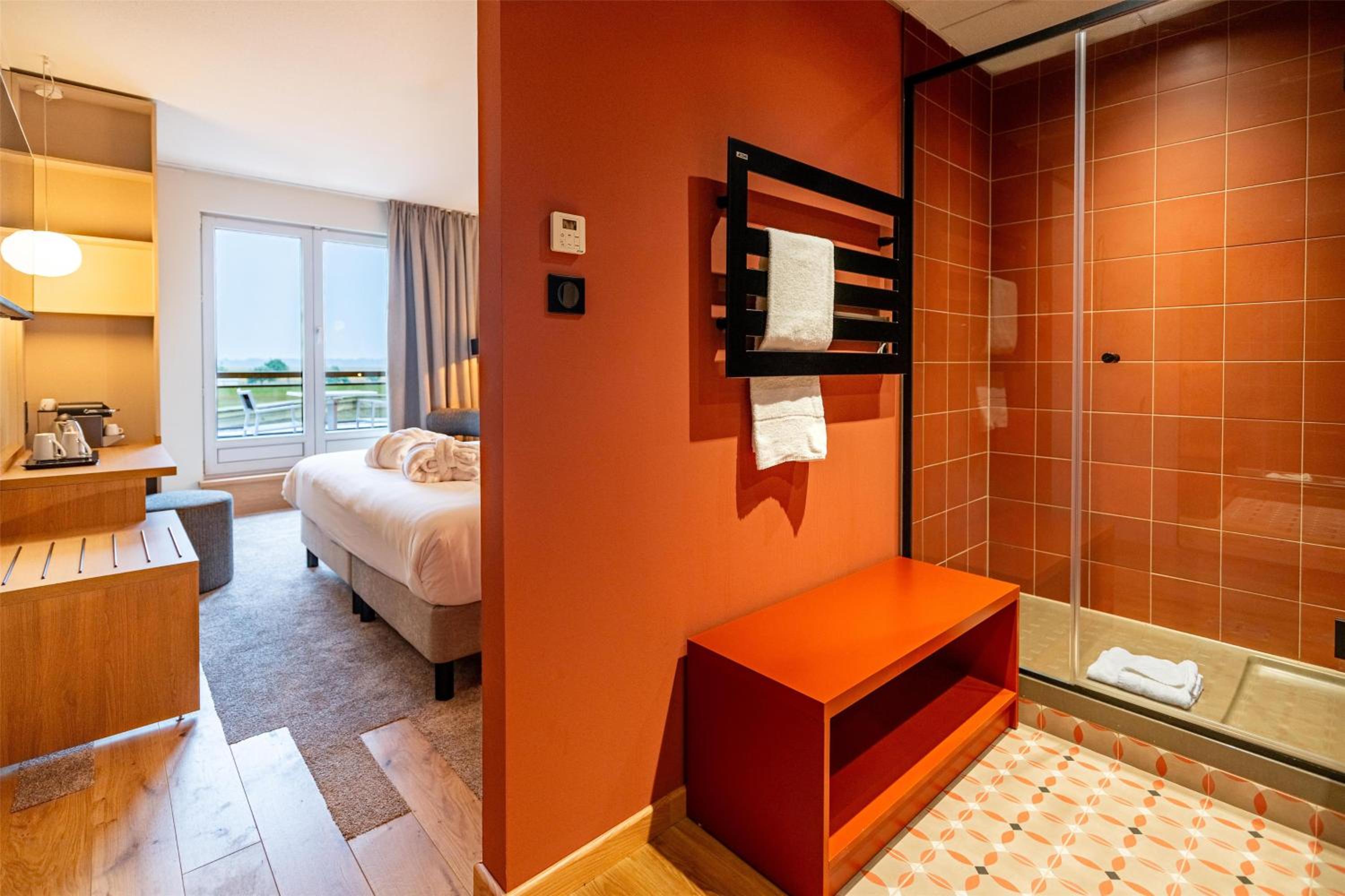 Deluxe King Room with Terrace - Non-Smoking - Photo 4