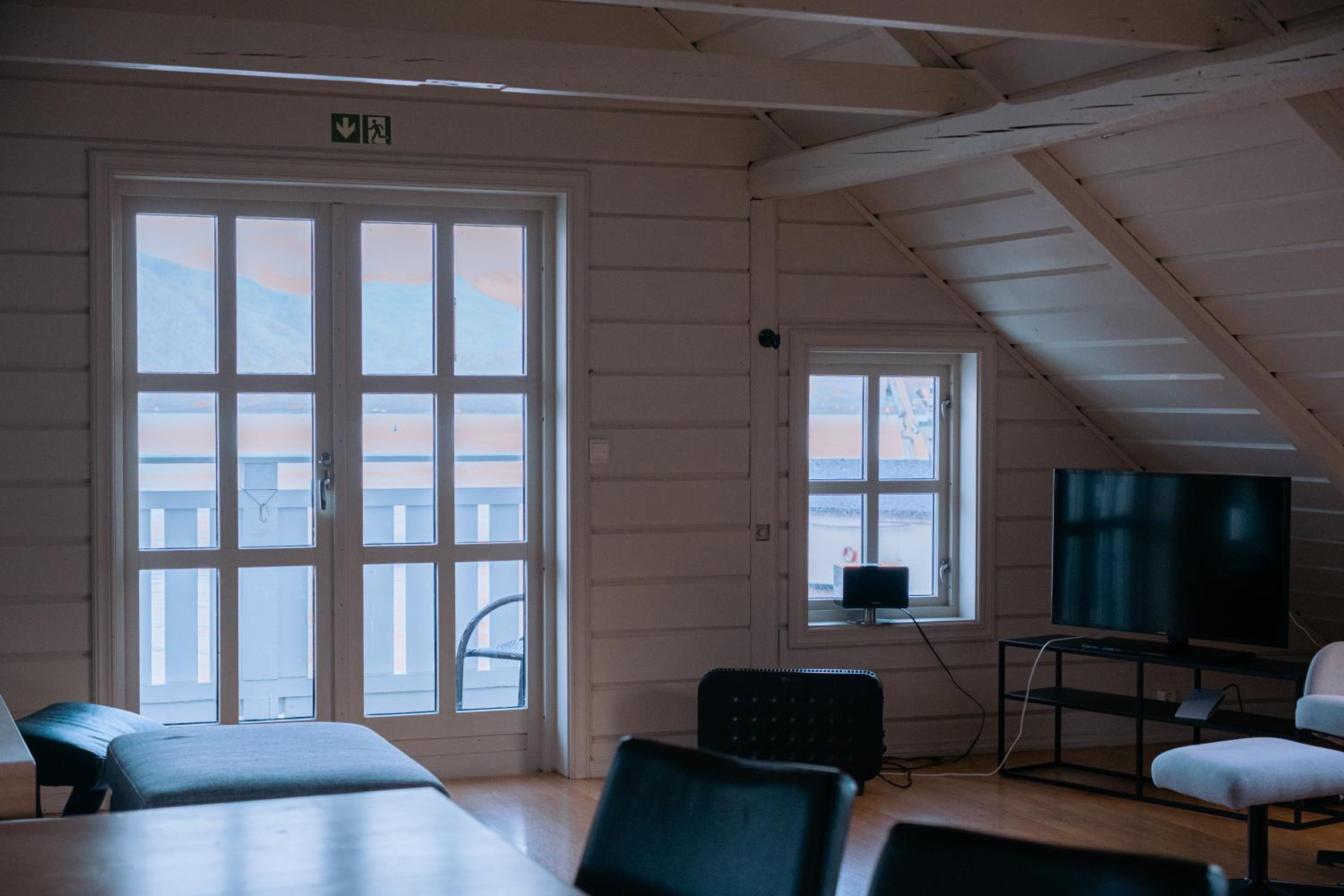 Three-Bedroom Apartment with Sea View photo 3