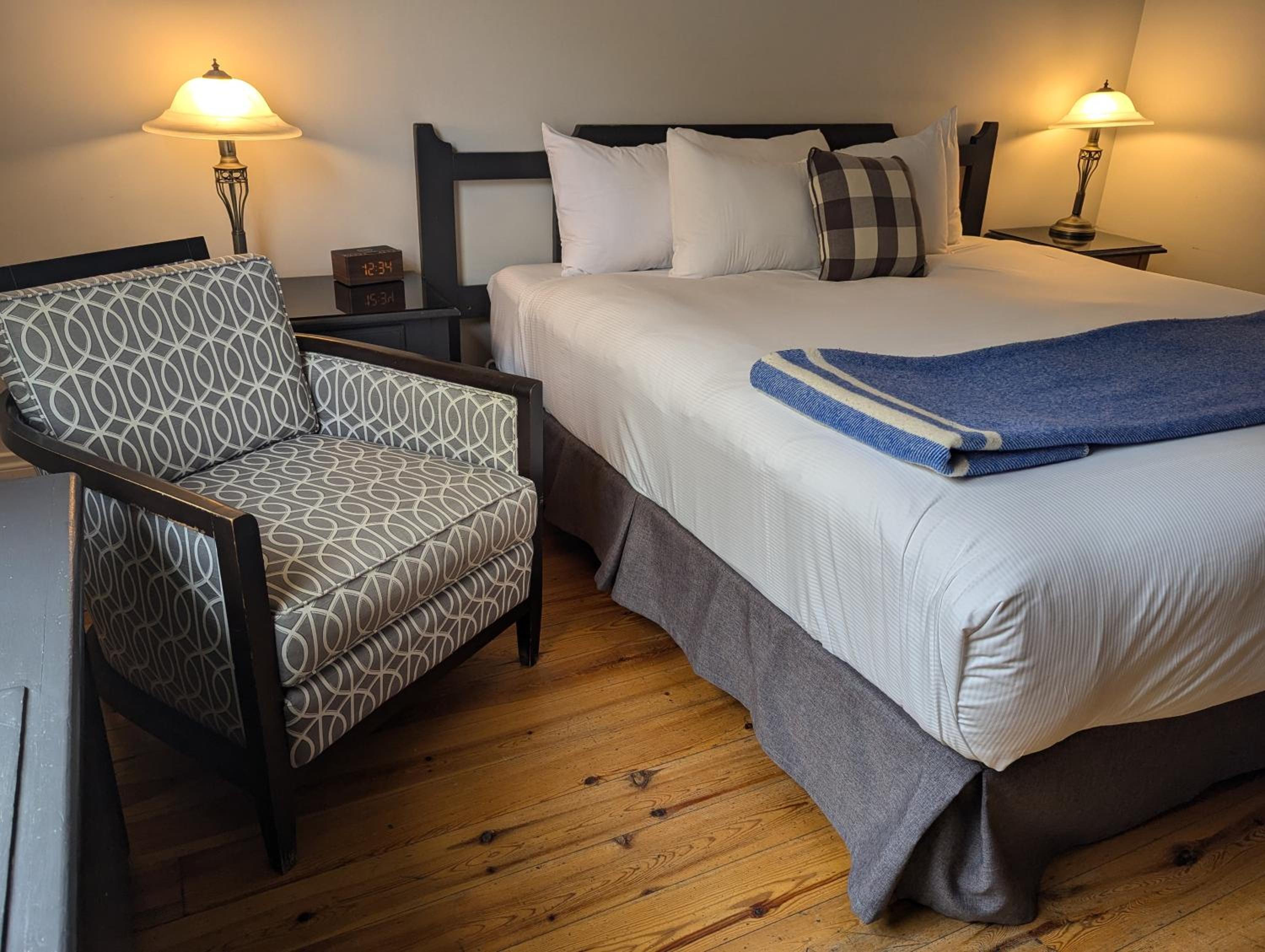 Standard King Room photo 1