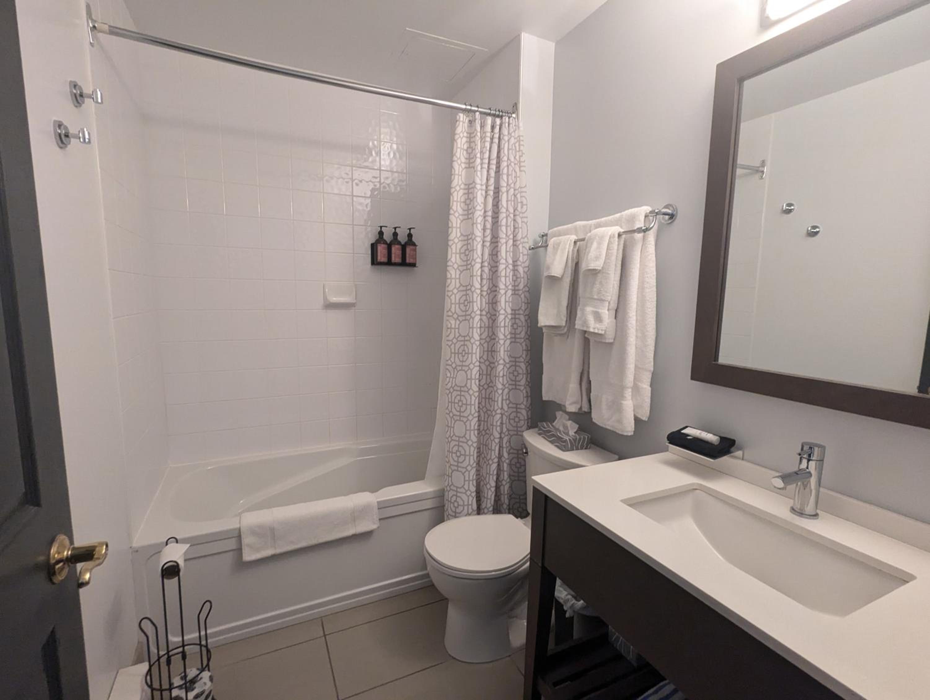 Standard King Room photo 3