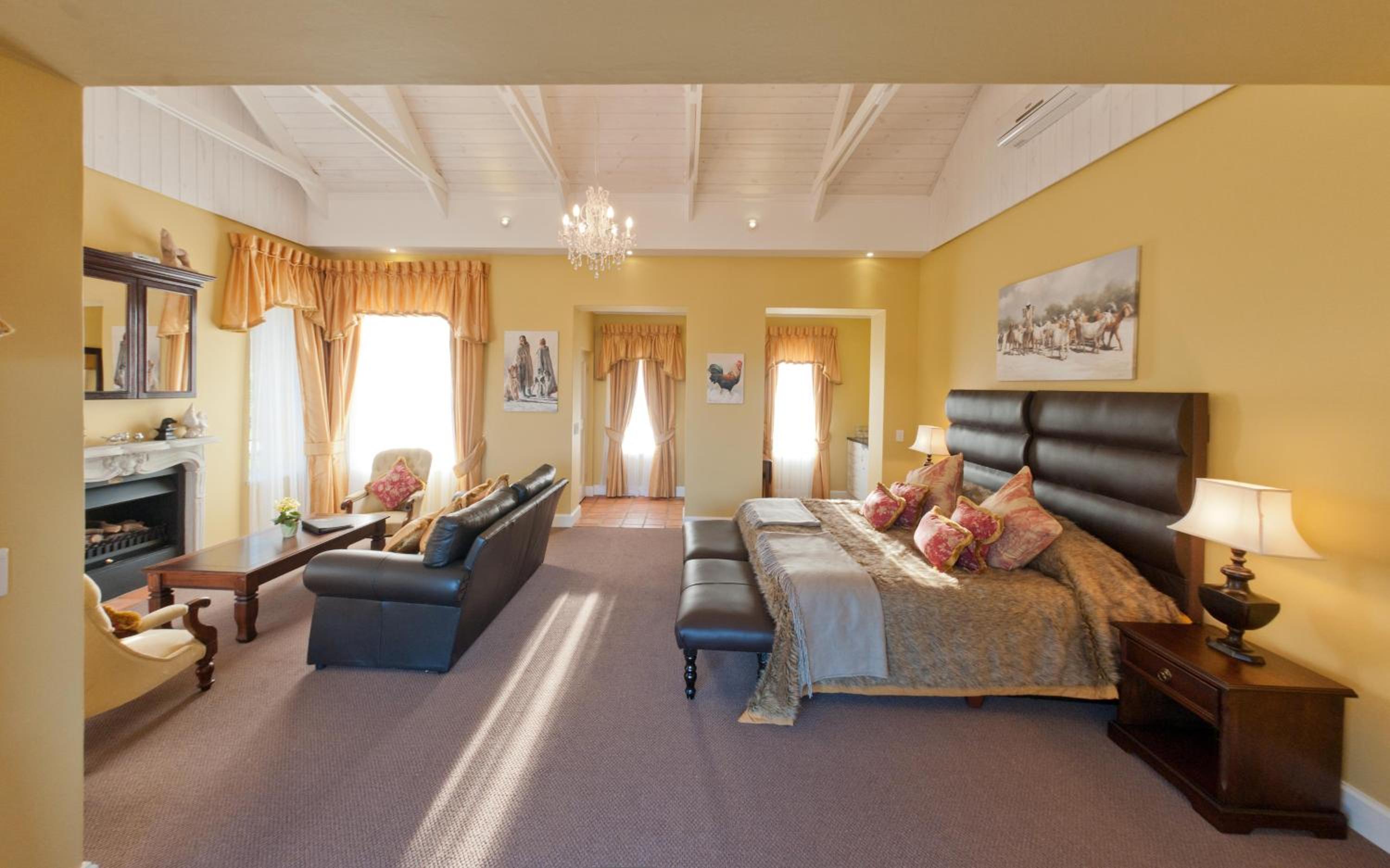 Superior Suite with Mountain View - Photo 11