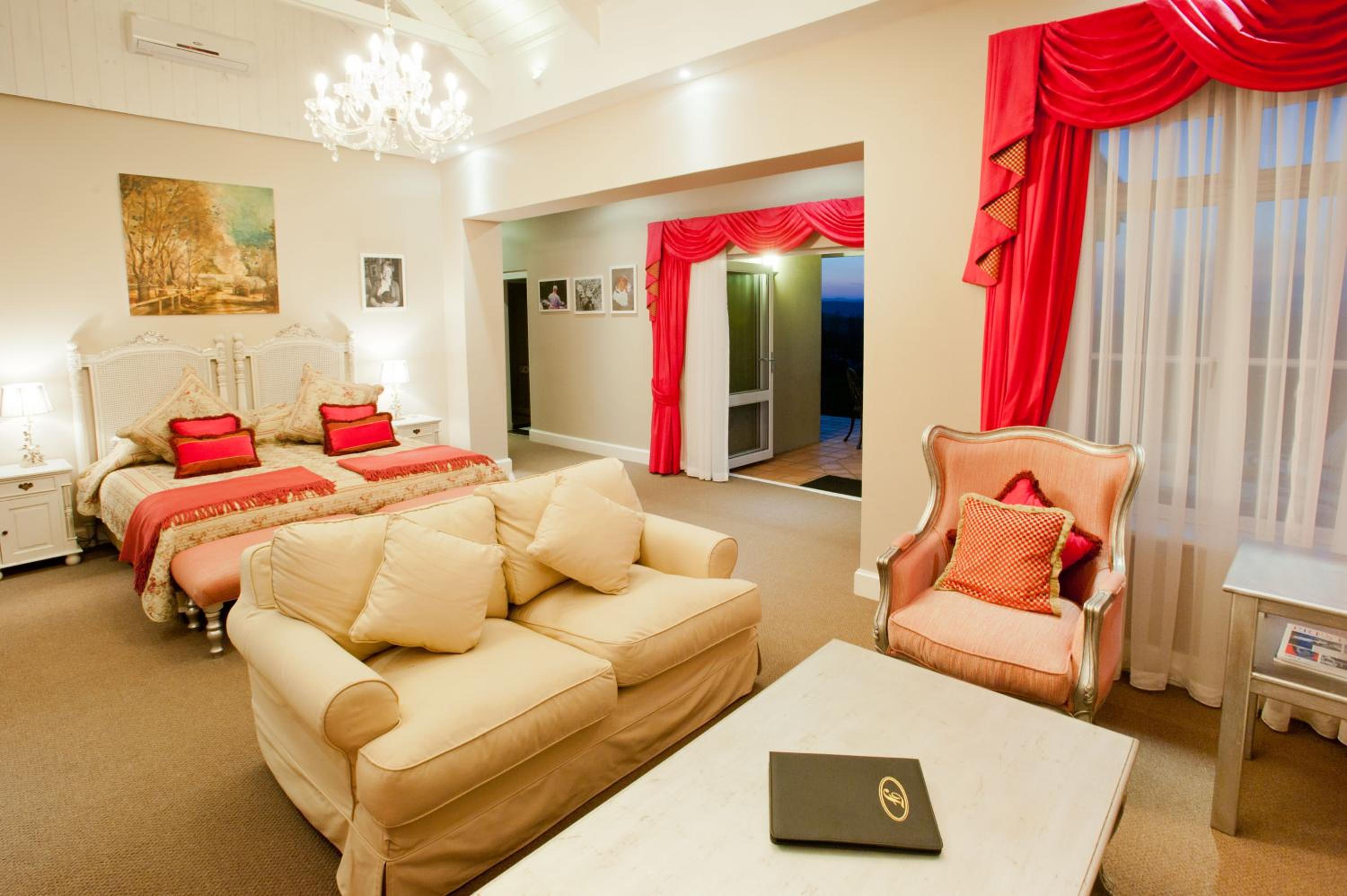 Superior Suite with Mountain View - Photo 4