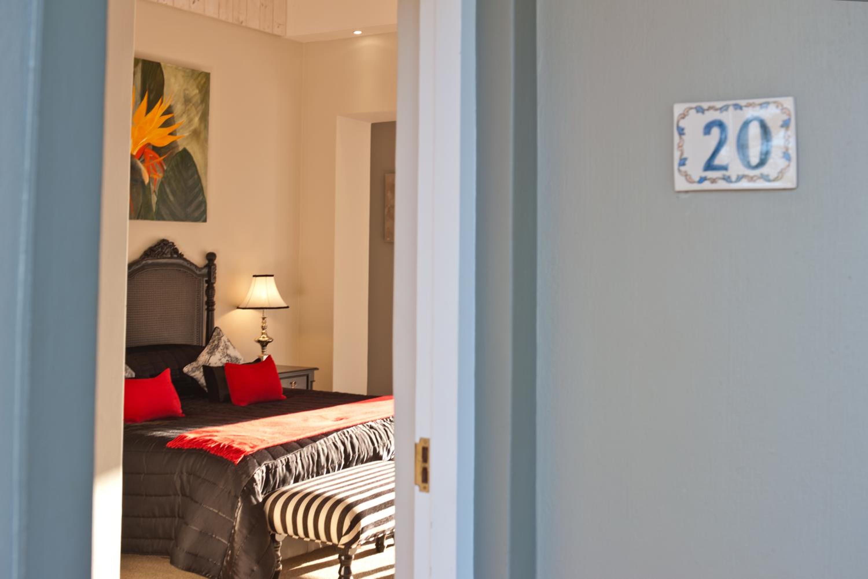 Superior Suite with Mountain View - Photo 5