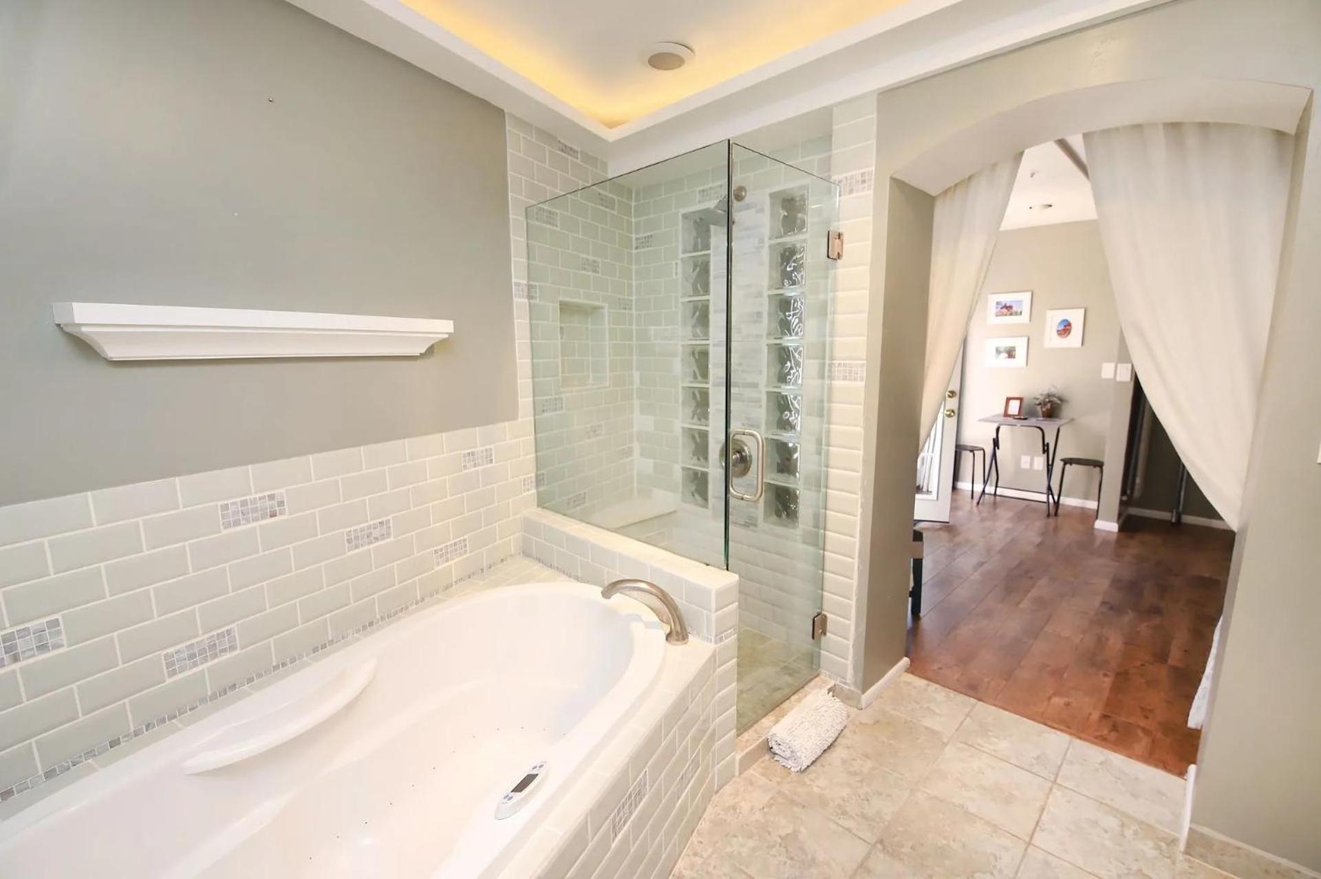 Deluxe Suite with Spa Bath
