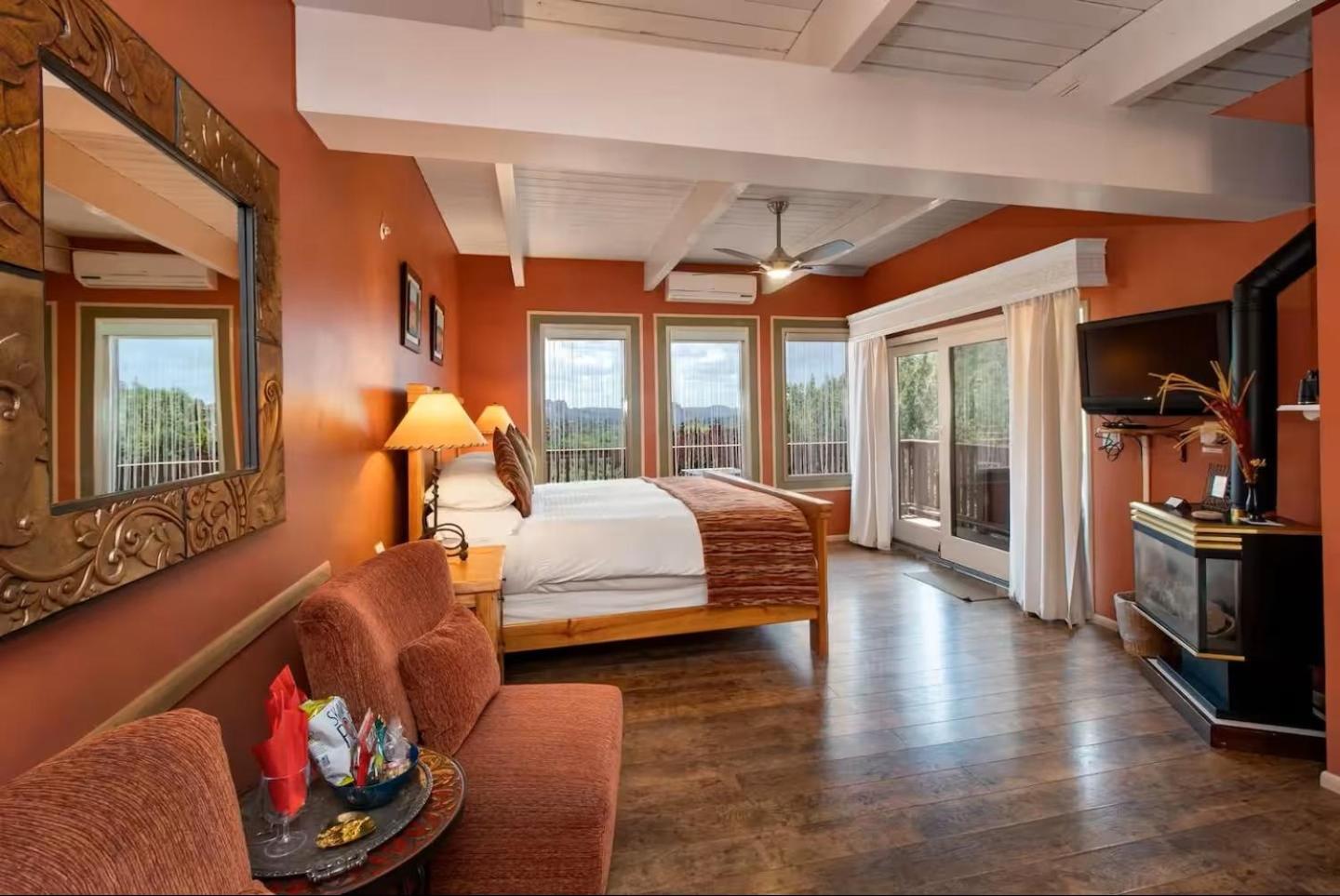 Suite with Hot Tub