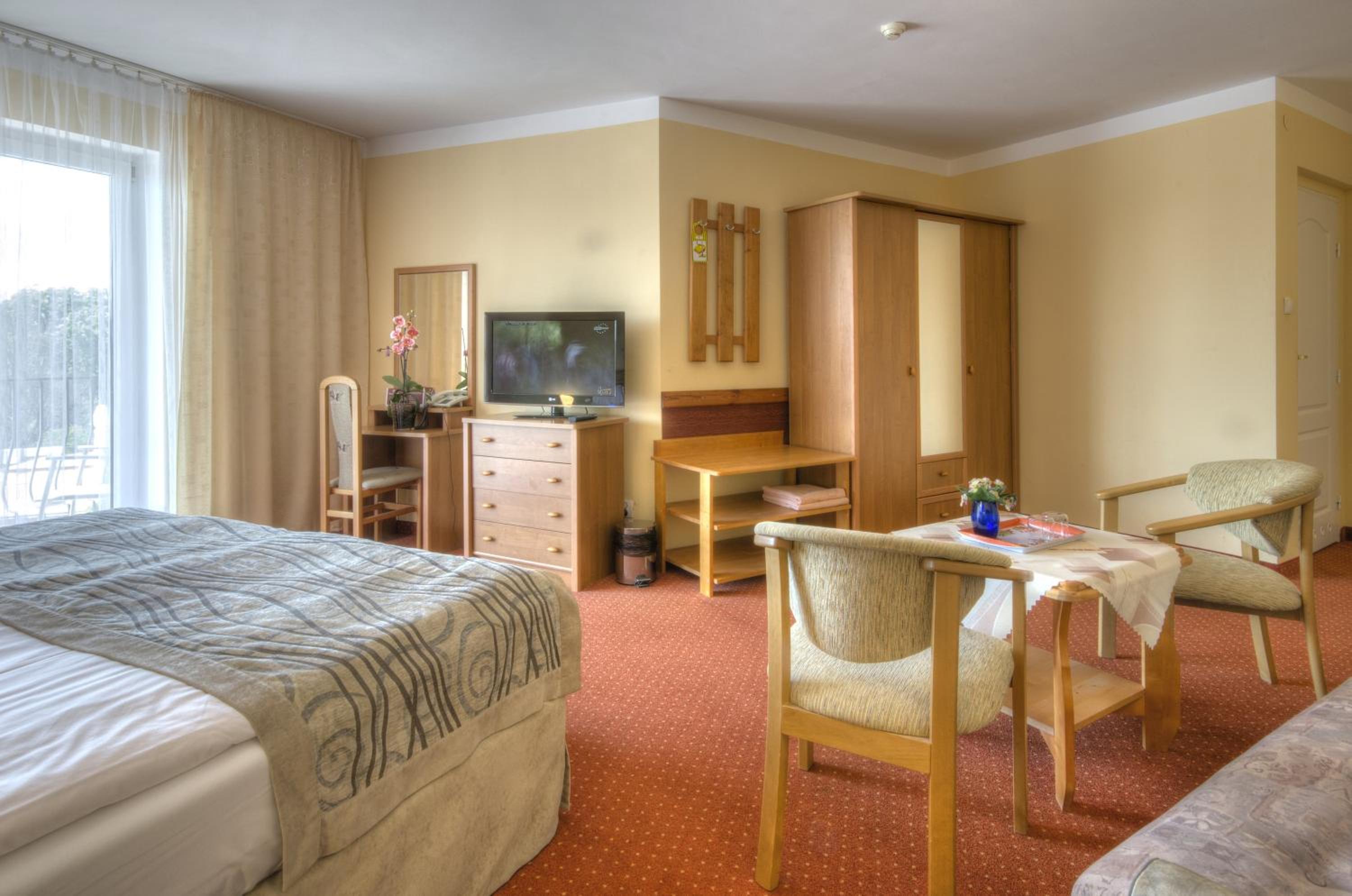 Deluxe Double Room with Balcony - Photo 2