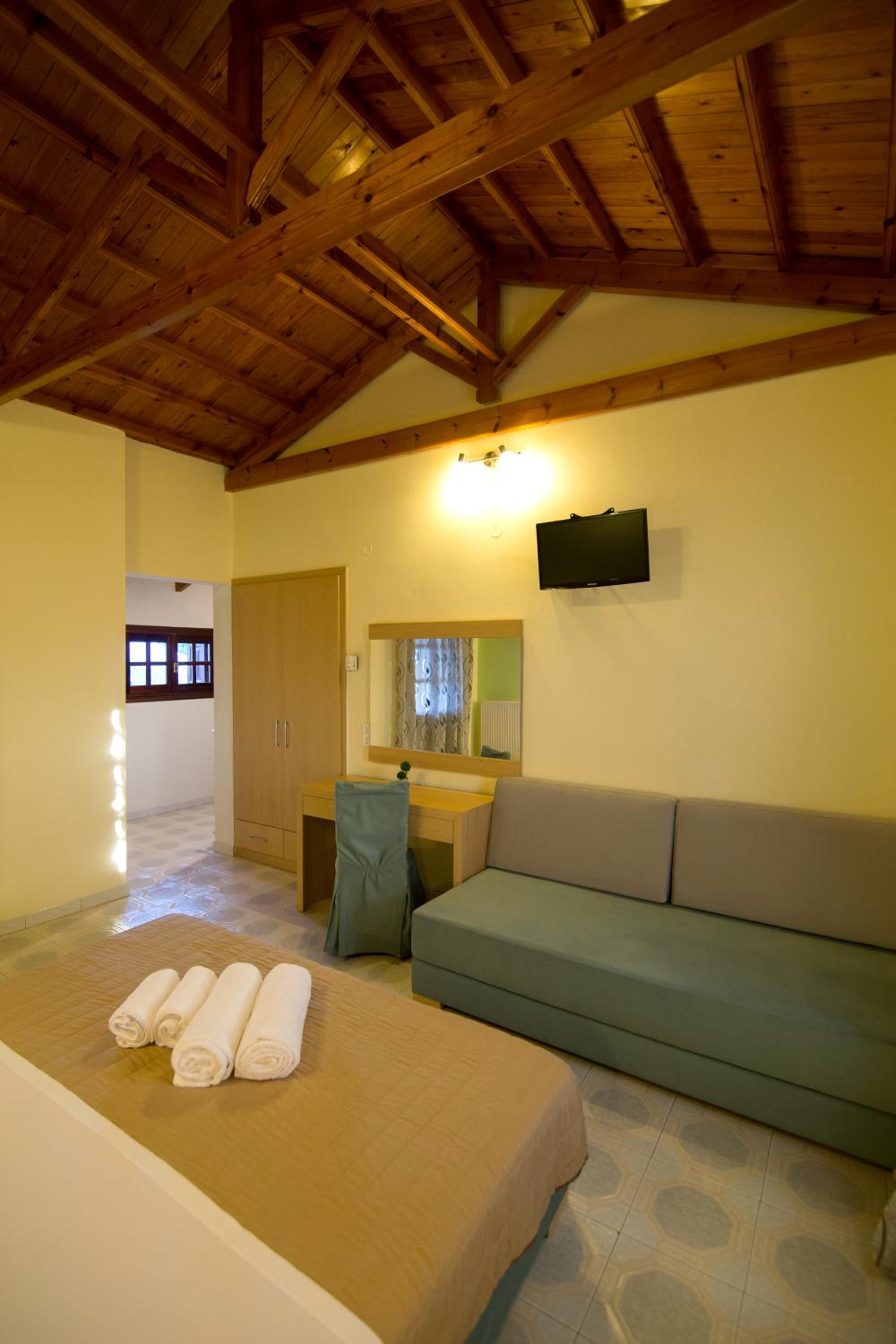 Bungalow with Garden View photo 2