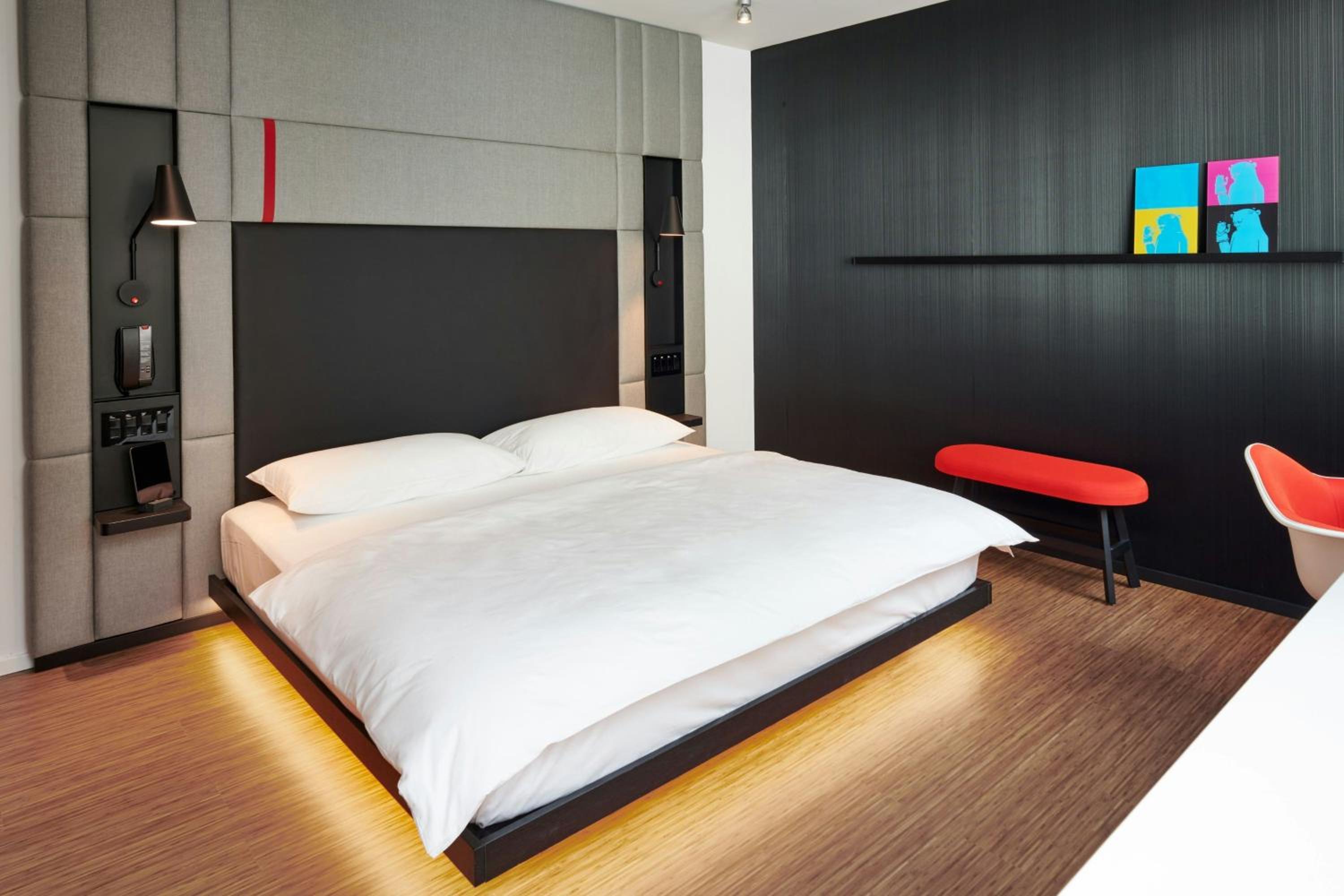 King Room - Accessible - Photo 3