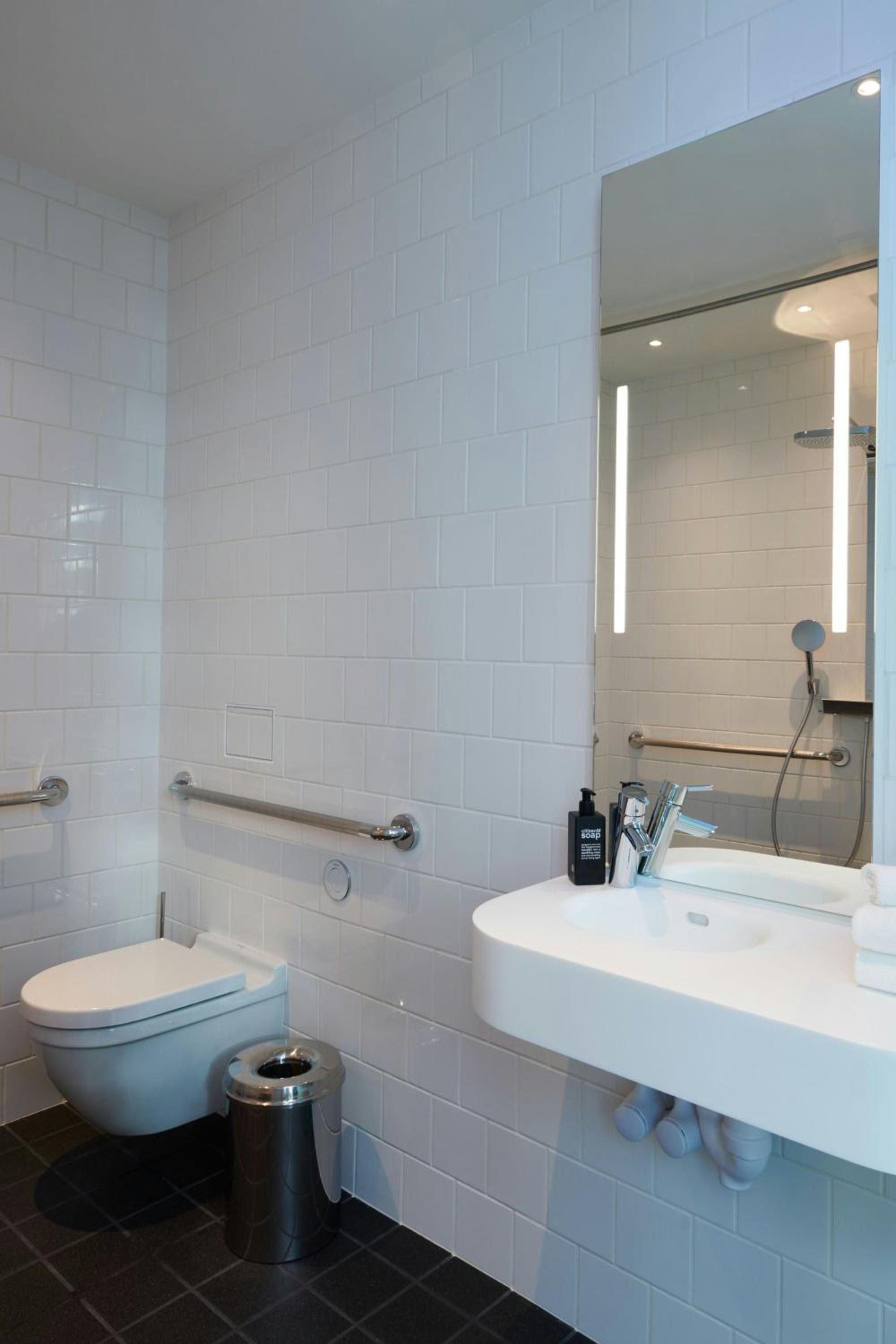 King Room - Accessible - Photo 4