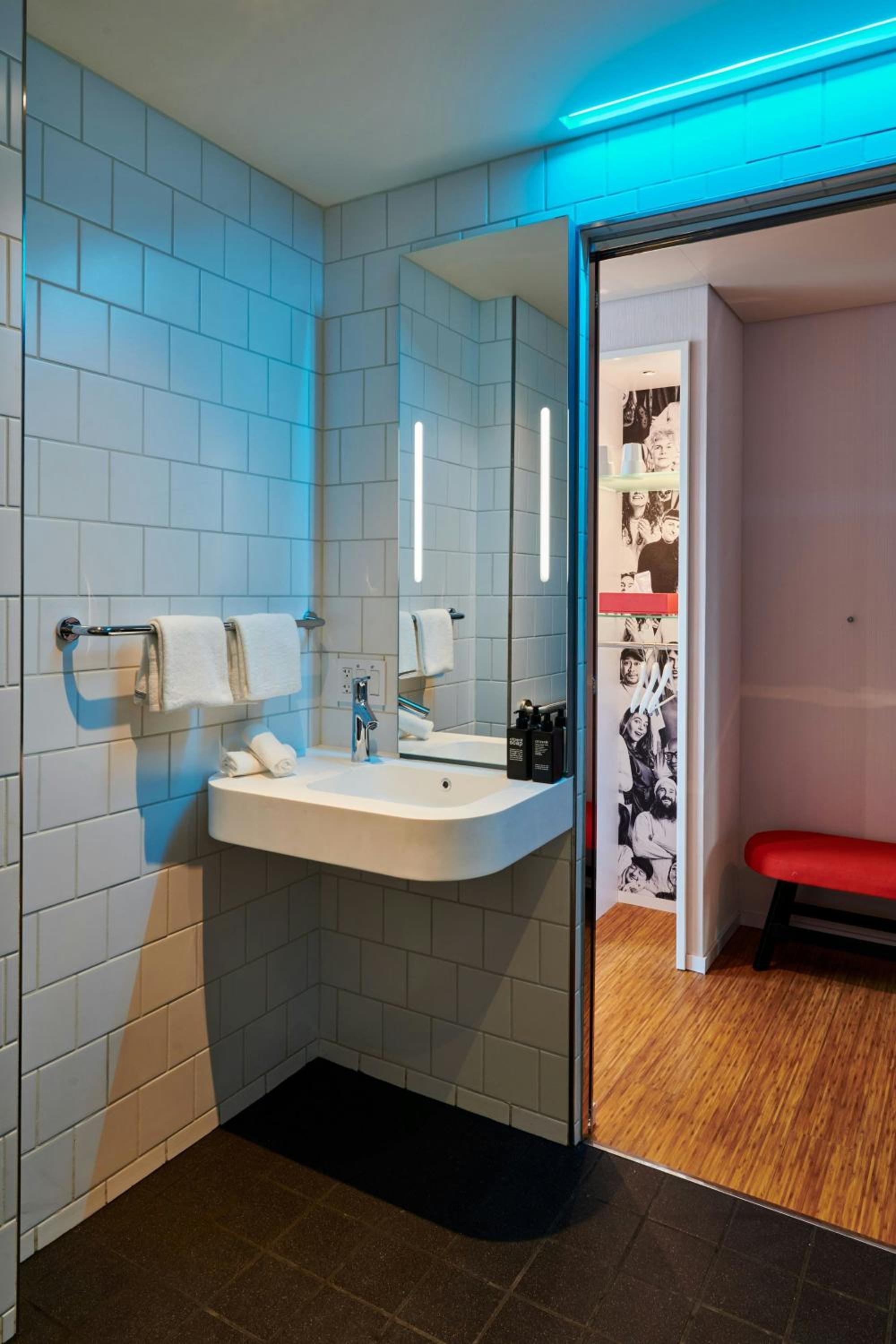 King Room - Accessible - Photo 7