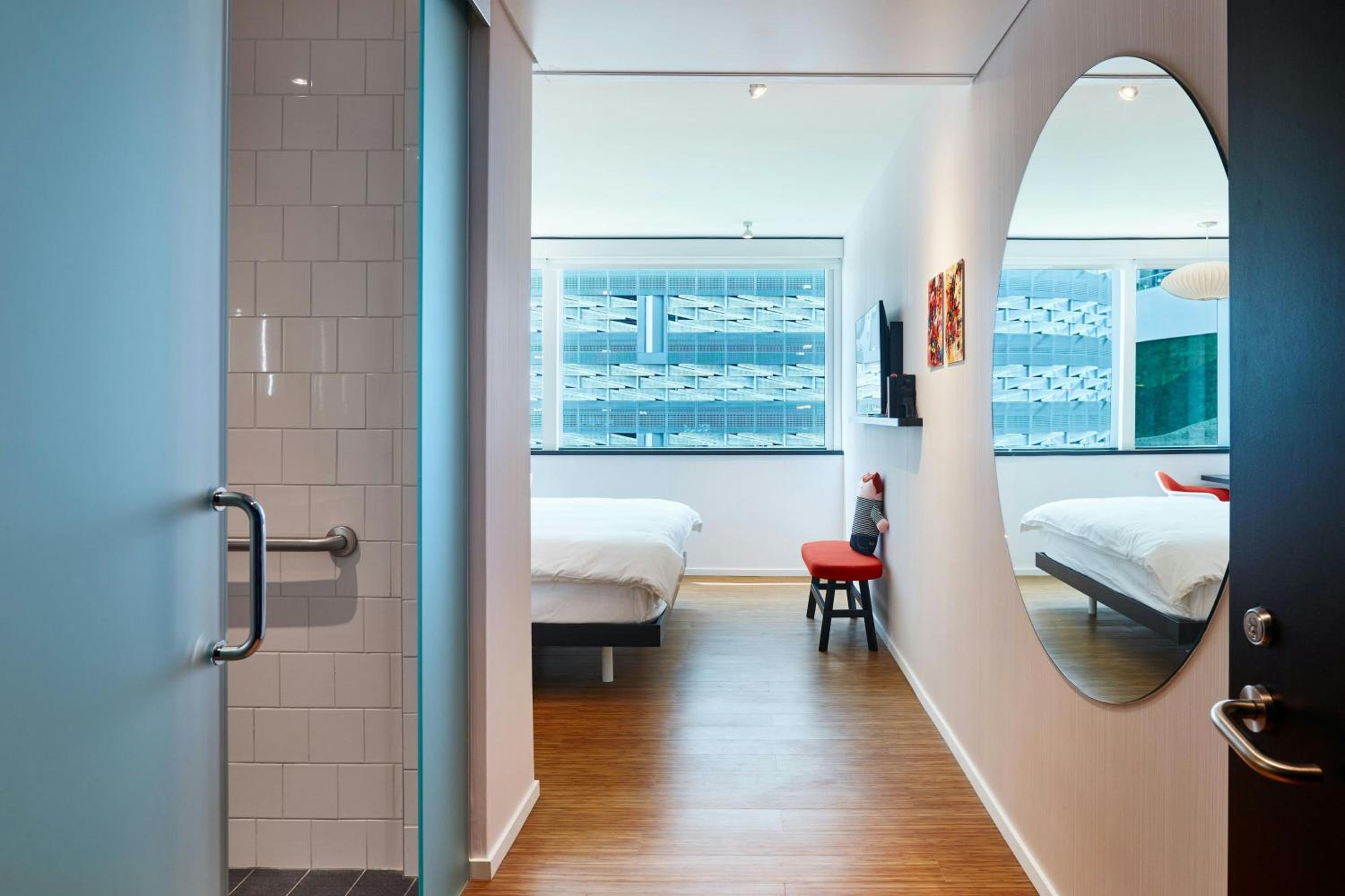 King Room - Accessible photo 2