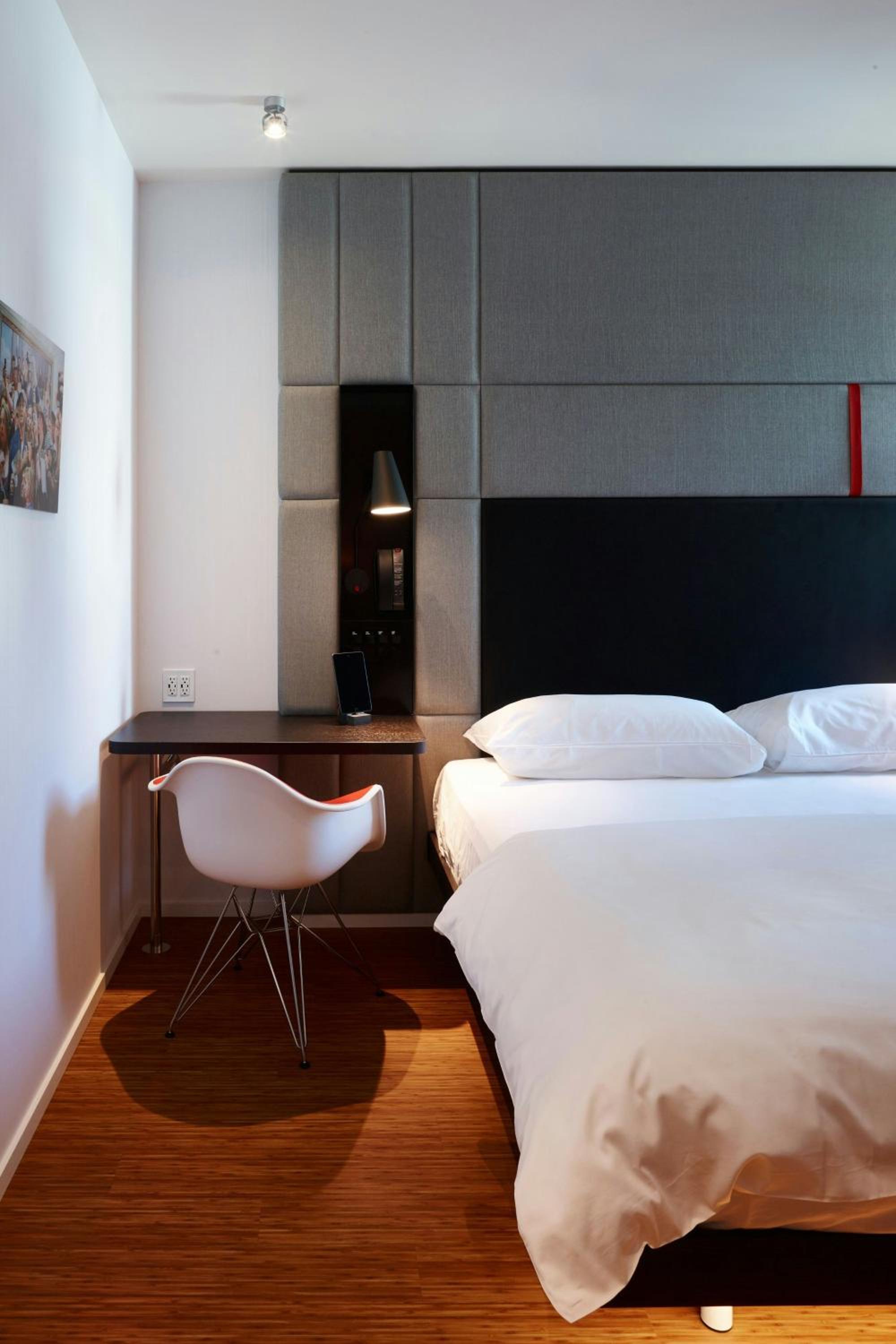 King Room - Accessible - Photo 4
