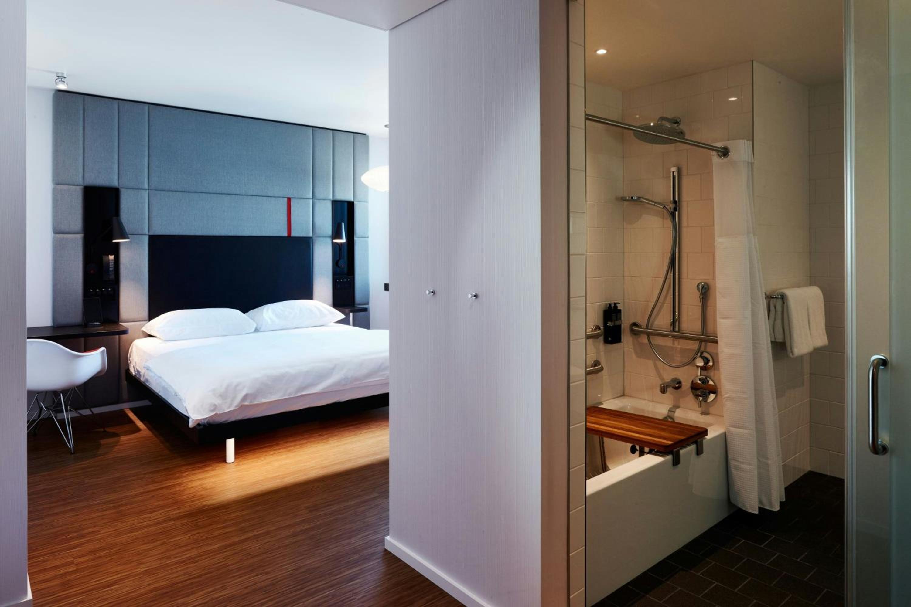 King Room - Accessible - Photo 3