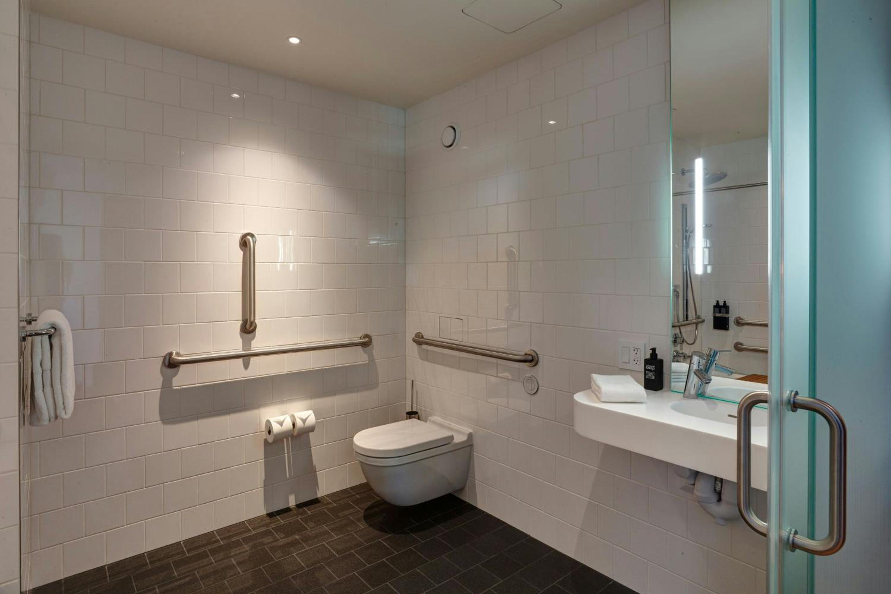 King Room - Accessible - Photo 5