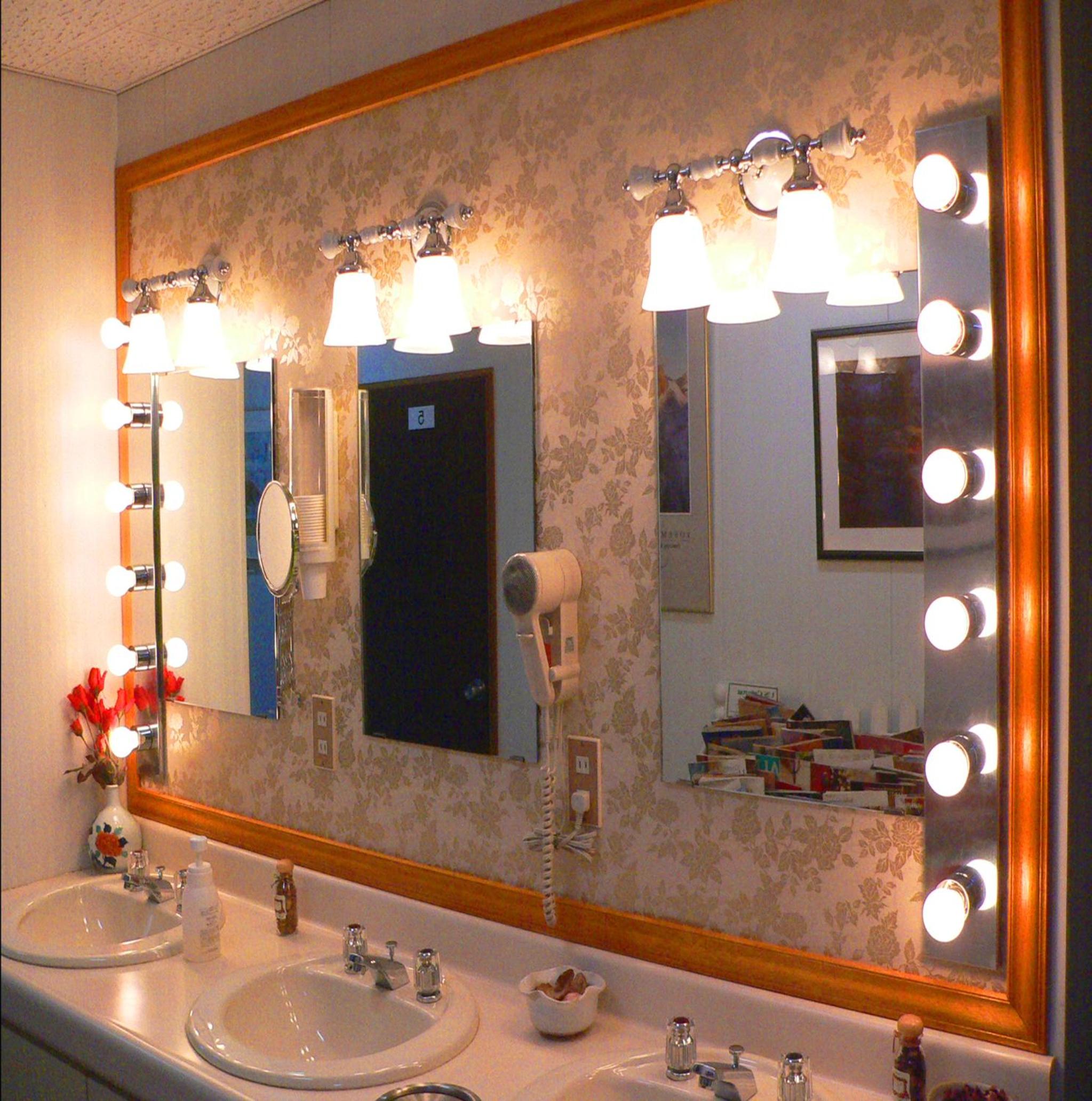 Twin Room with Shared Bathroom - Non-Smoking photo 3