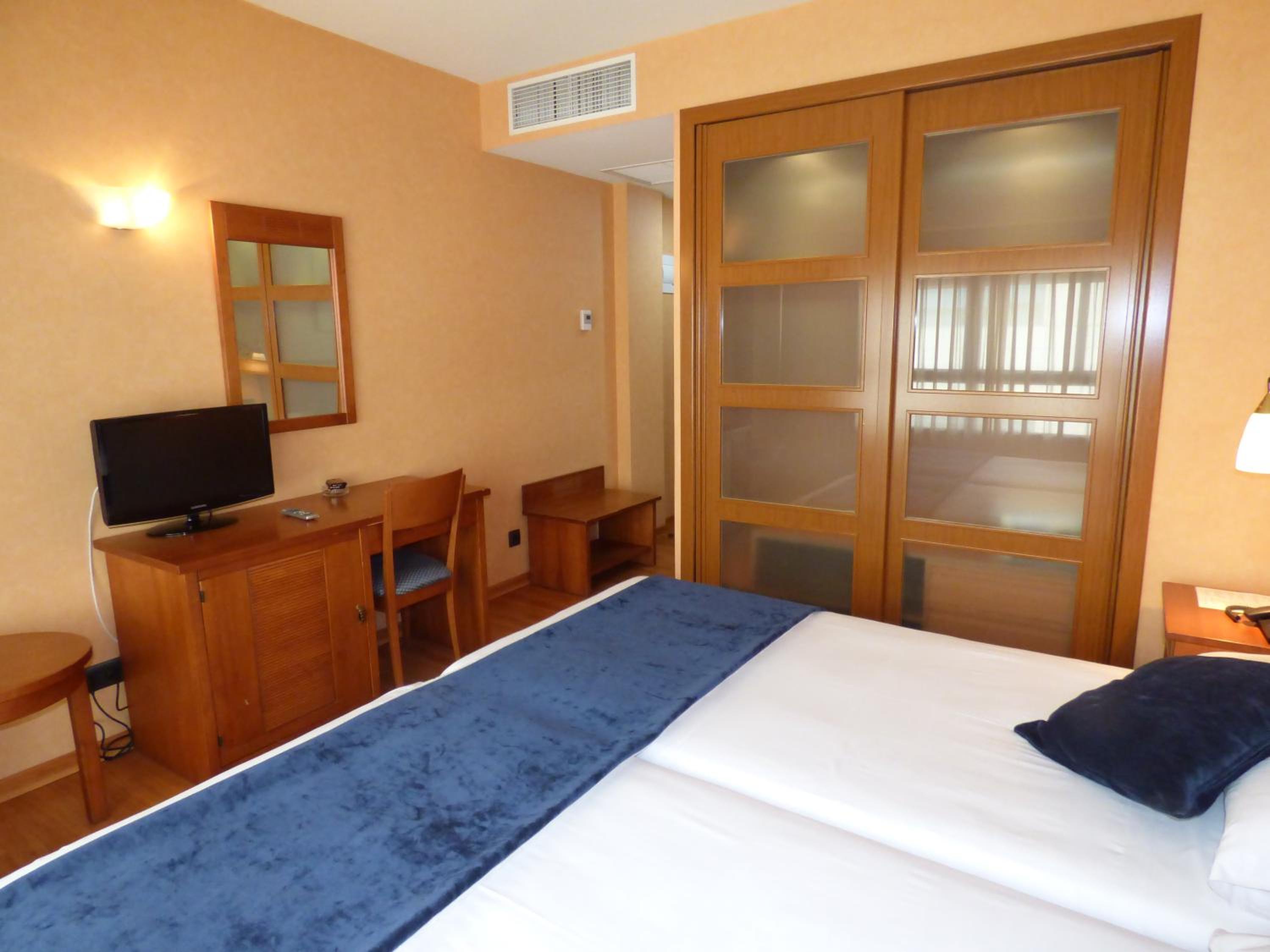 Twin Room - Photo 9