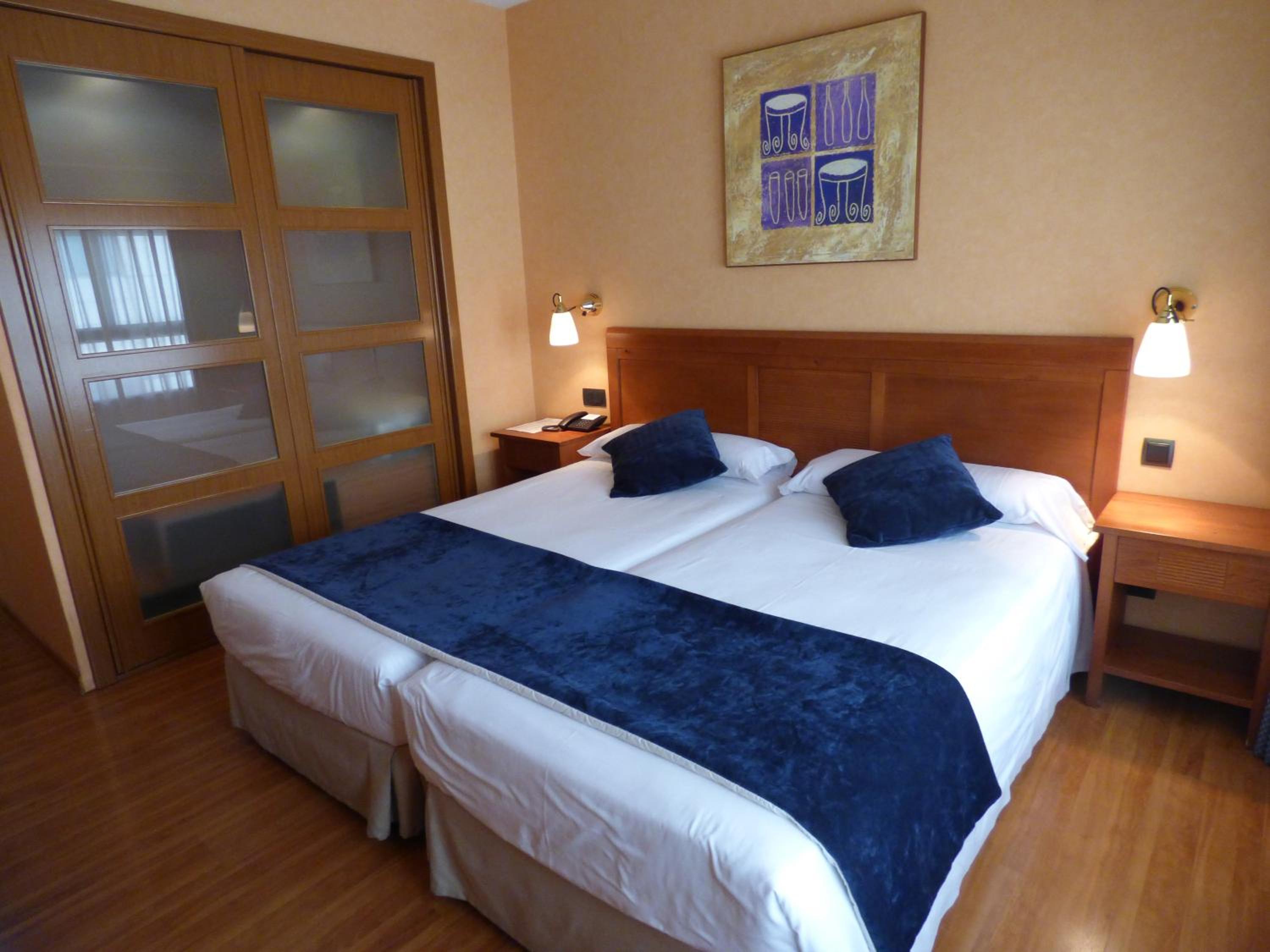 Twin Room - Photo 1