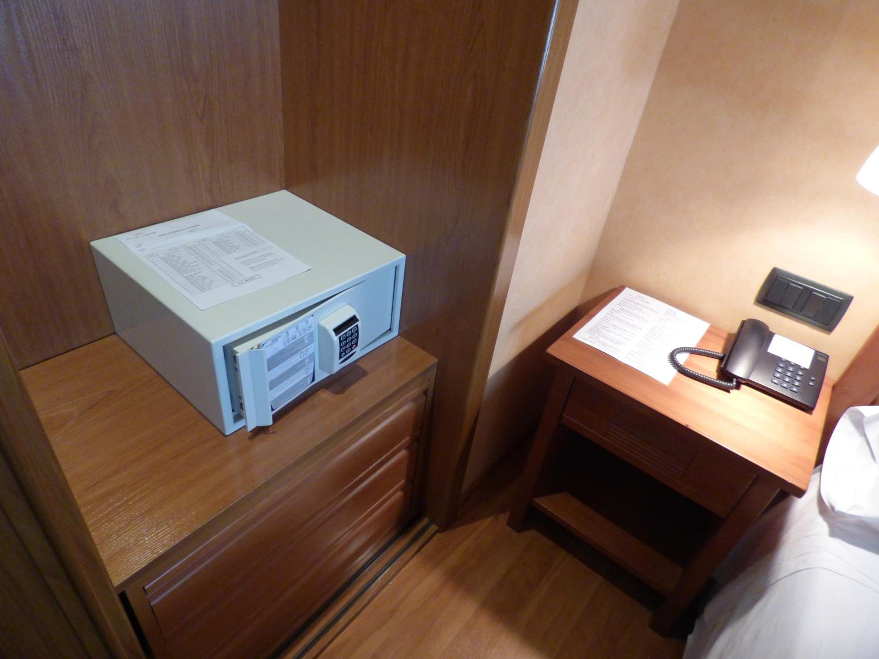 Twin Room - Photo 6
