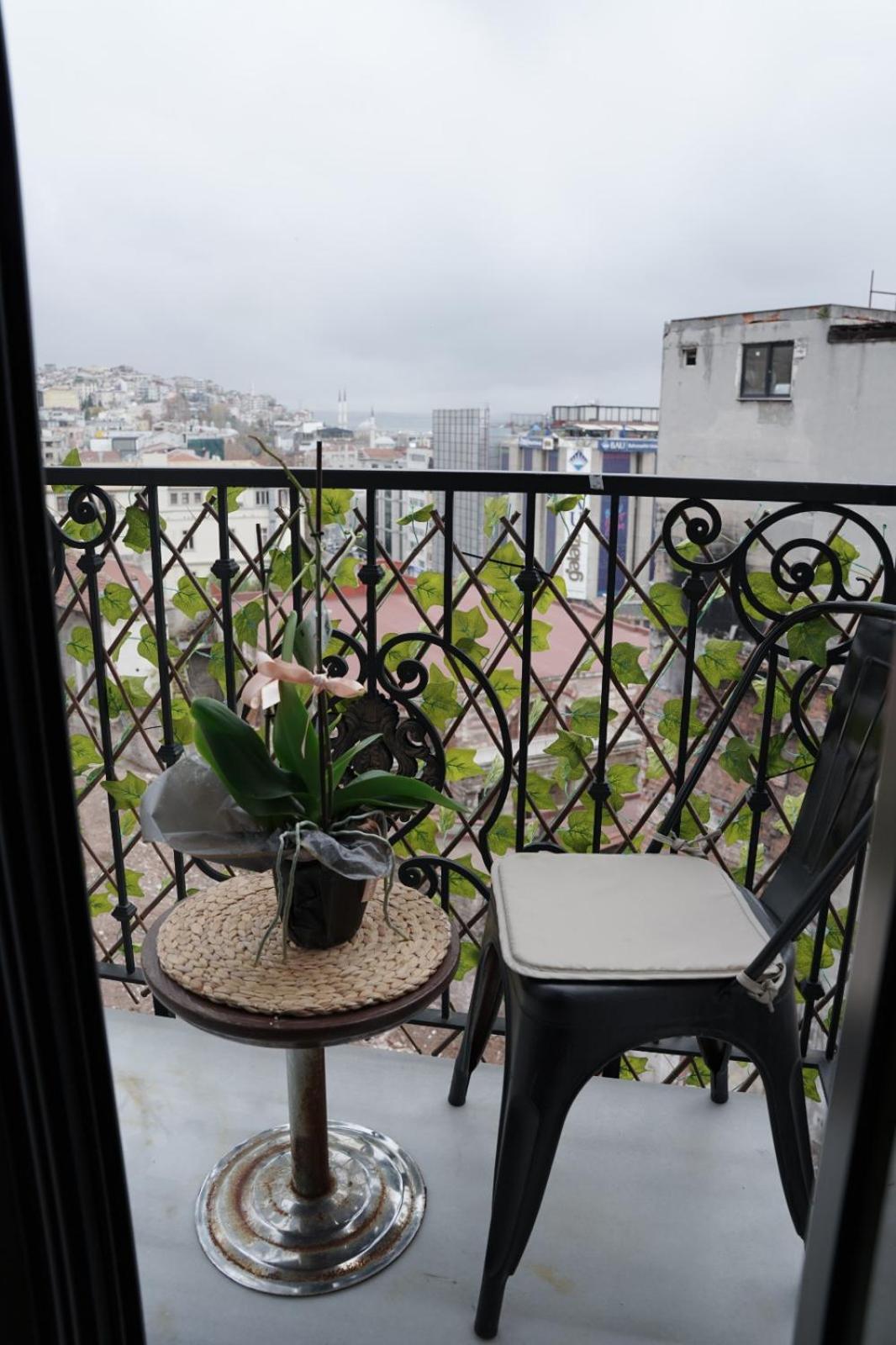 Deluxe Double Room with Side Sea View photo 2