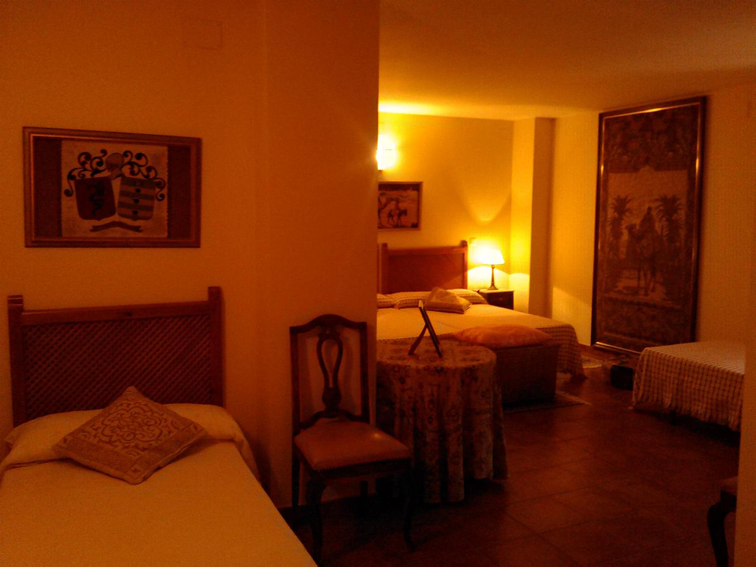 Quadruple Room with Private Bathroom photo 3