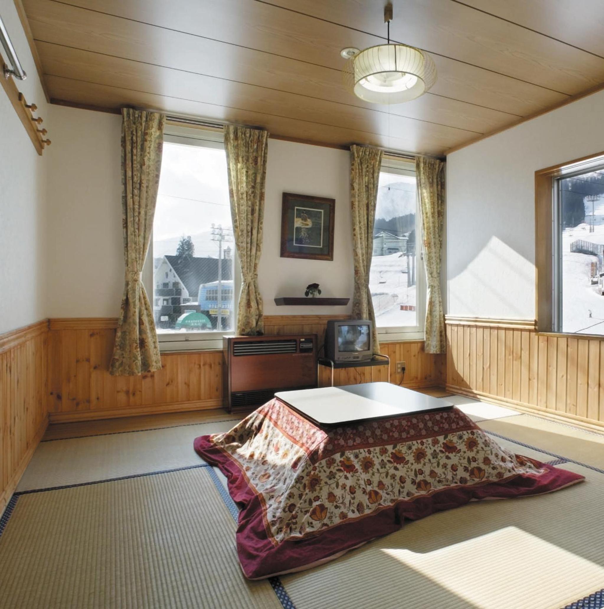 Japanese-Style Standard Room with Shared Bathroom - Non-Smoking photo 2