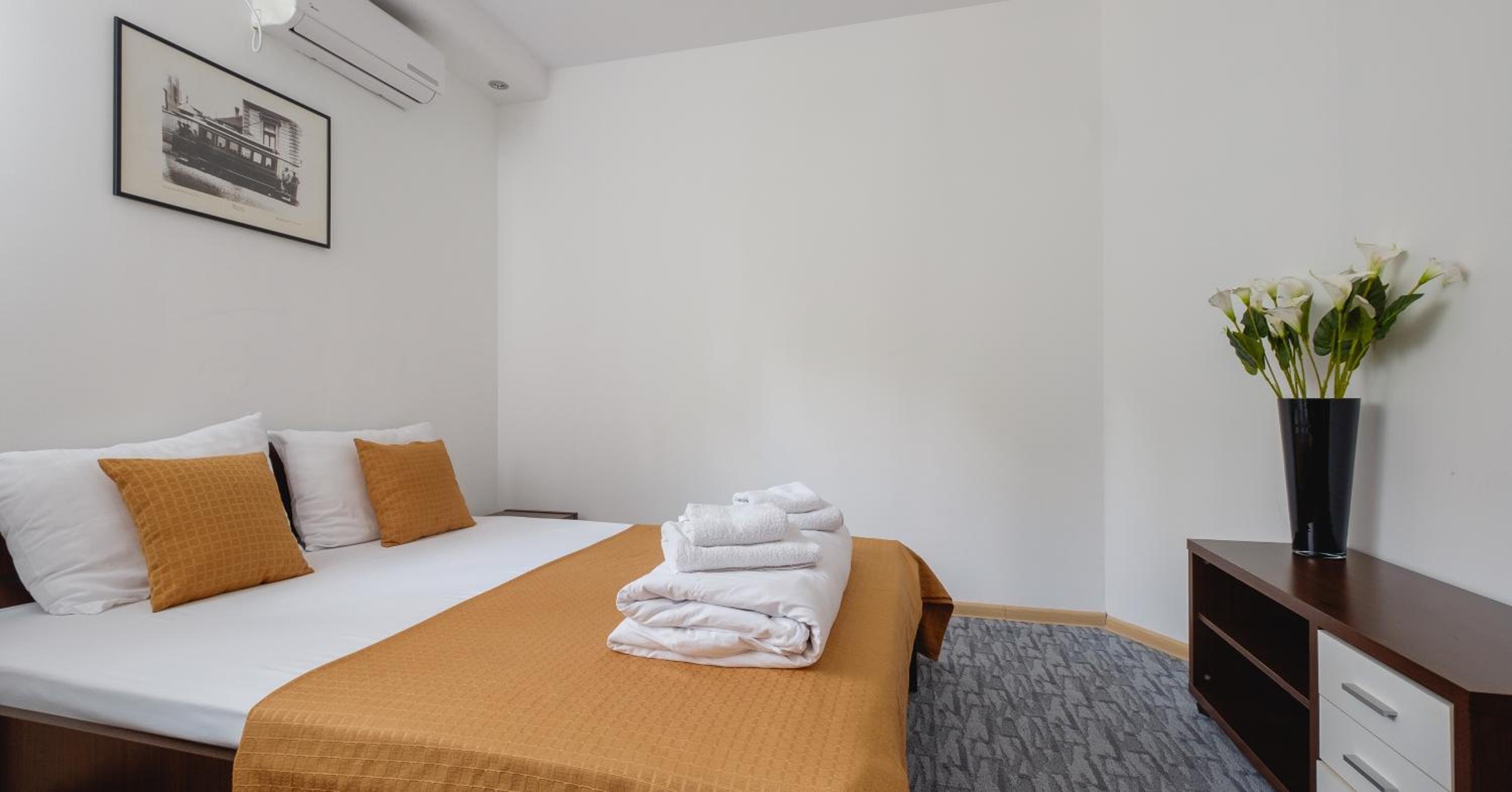 Two-Bedroom Large Family Apartment with Kitchen and Terrace photo 1