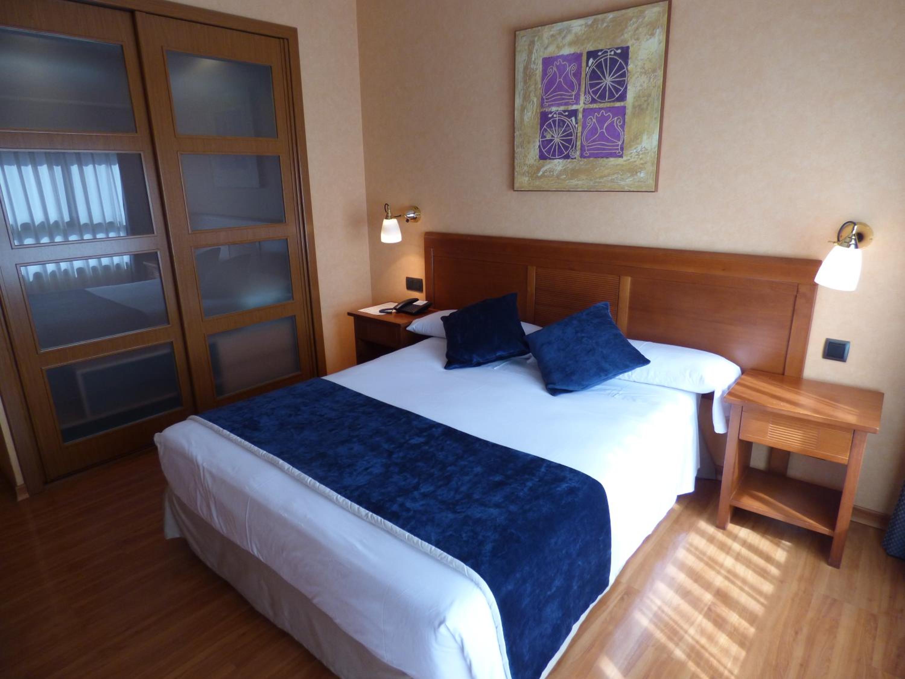 Twin Room - Photo 3