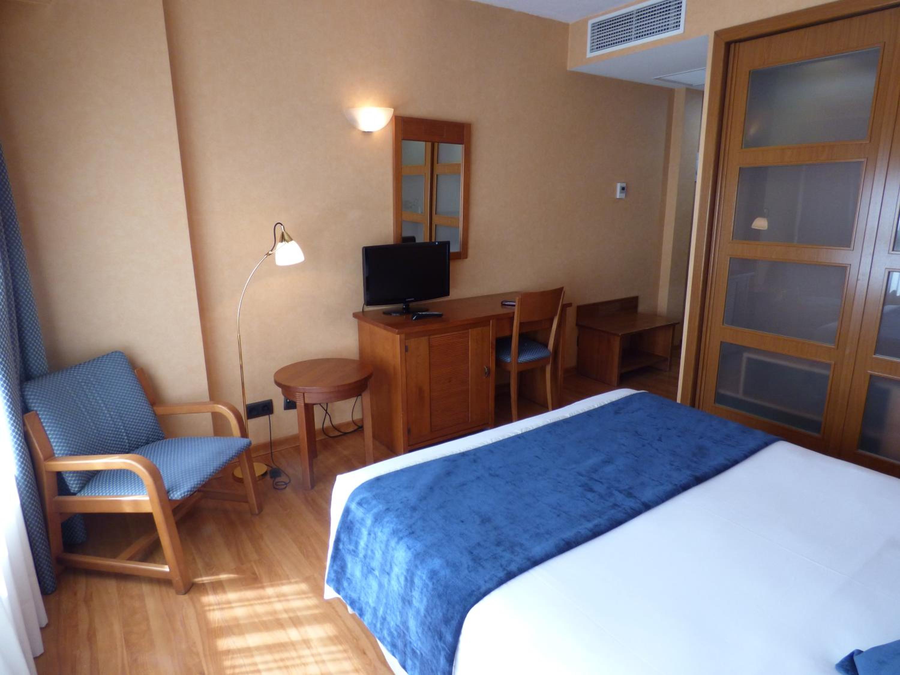 Twin Room - Photo 11
