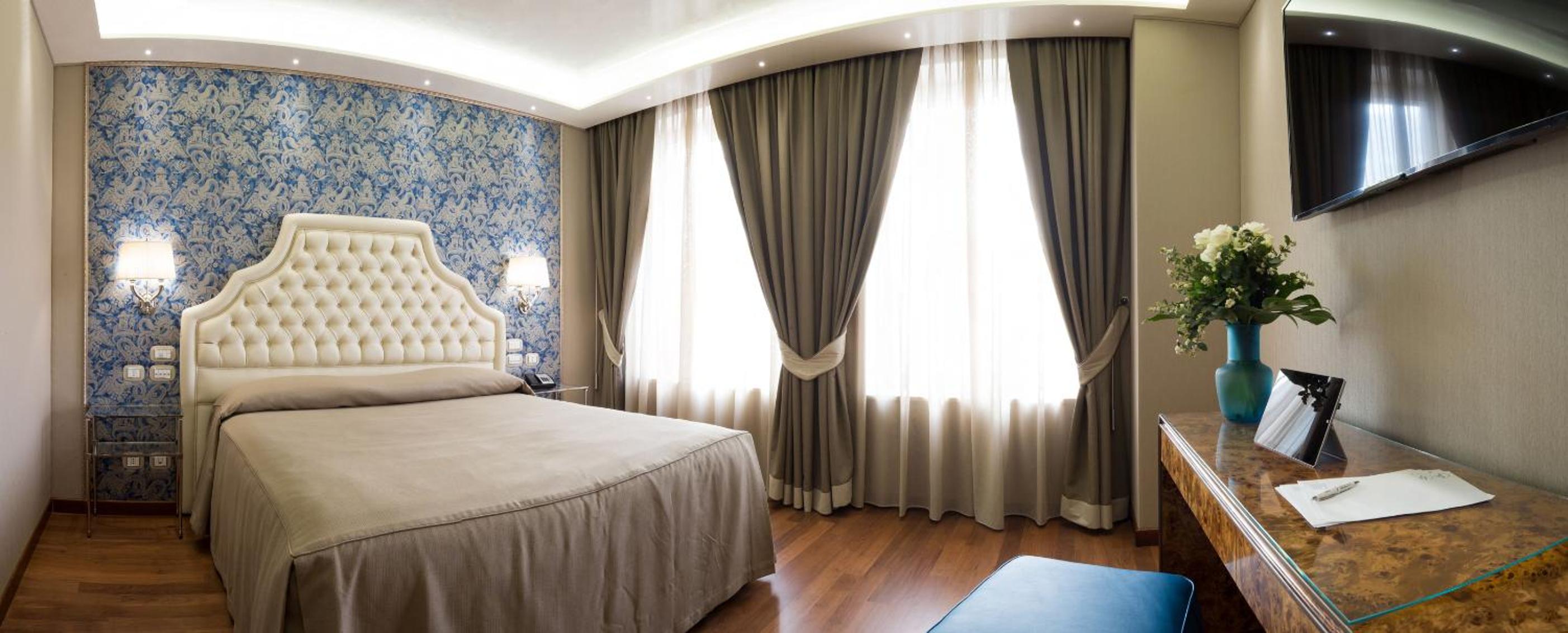Deluxe Double or Twin Room with City View