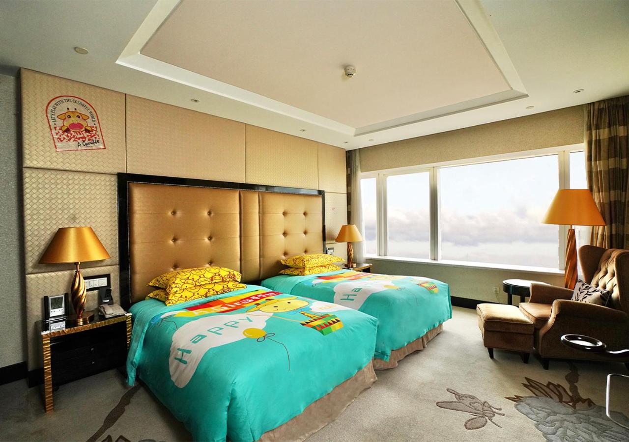 One-Bedroom Suite with Two Double Beds and Lounge Access - Kids Theme