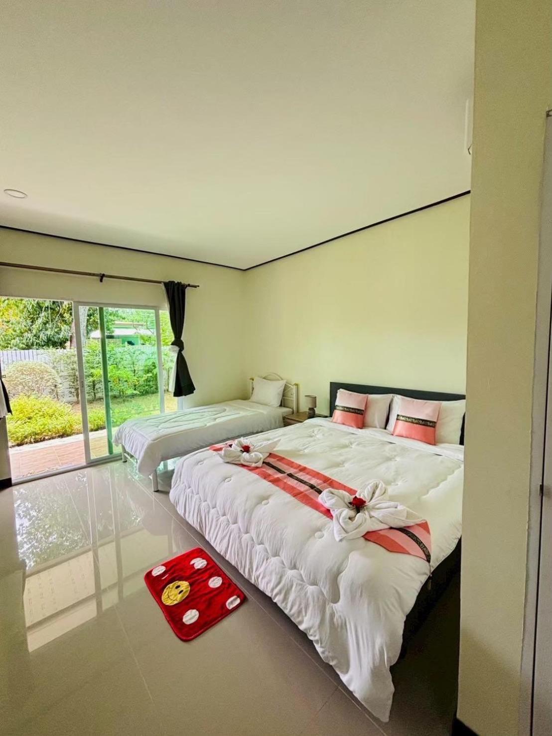 Queen Room with Garden View