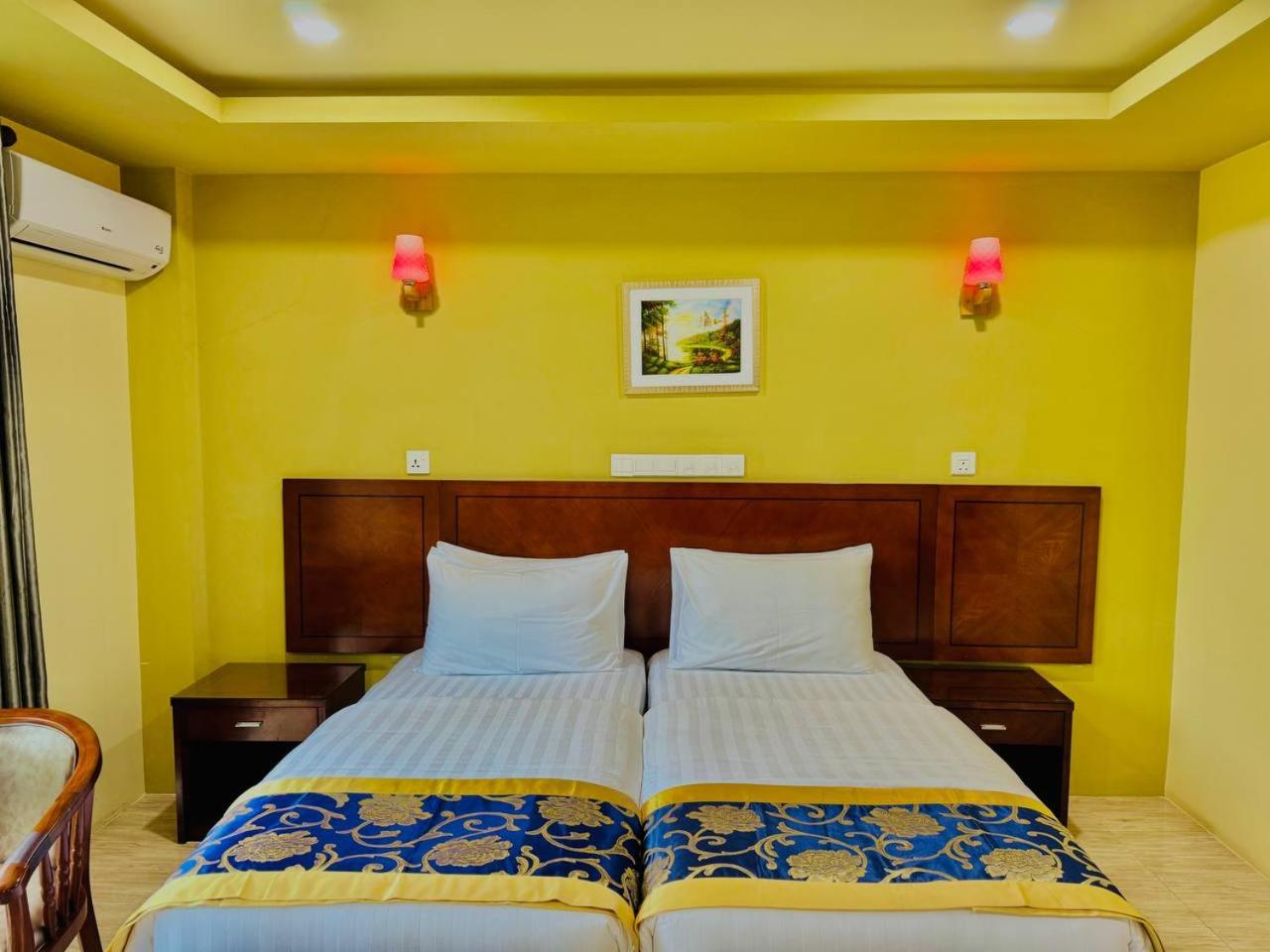 Single Room with Private Bathroom photo 3