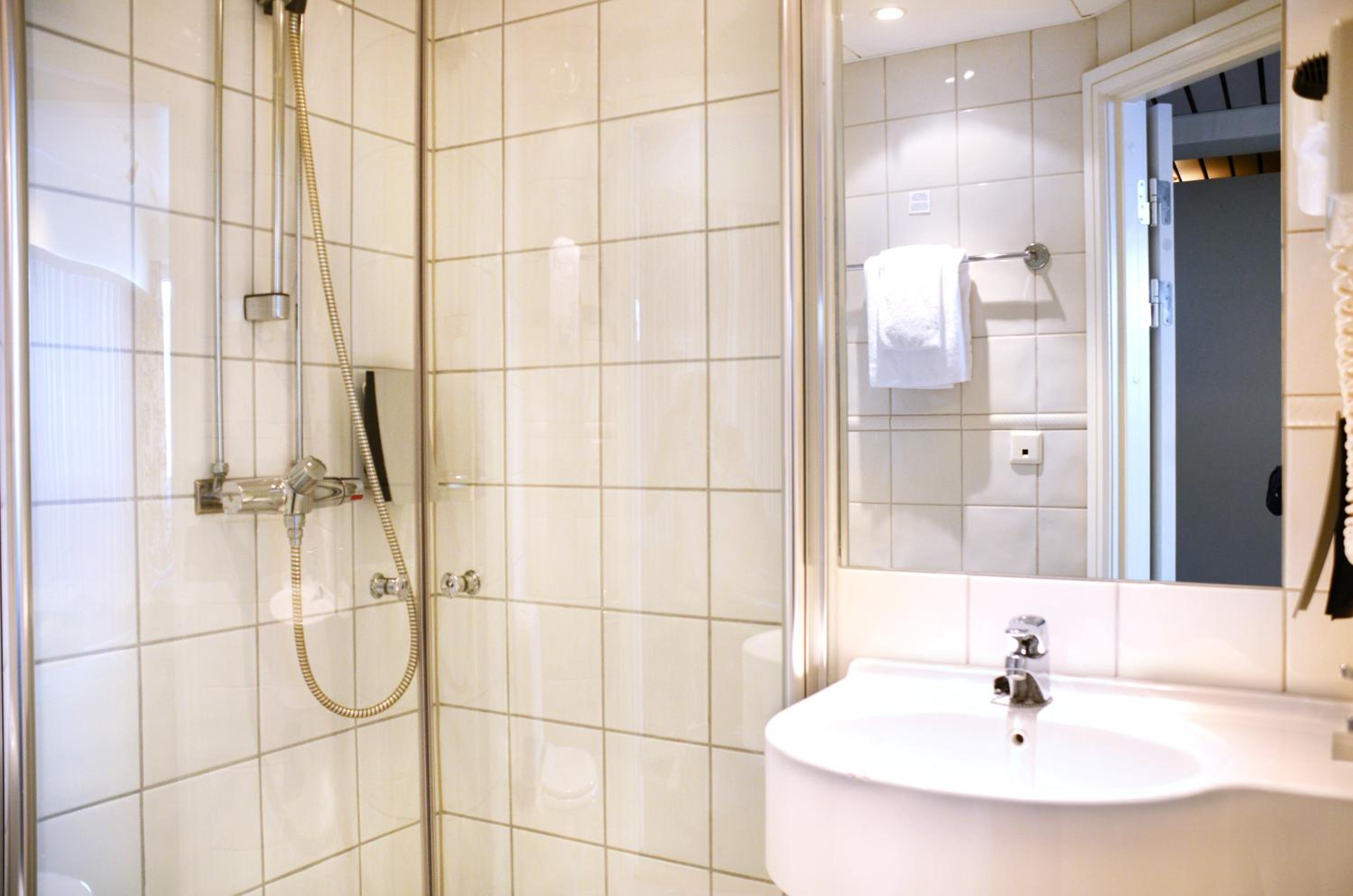 Standard Double or Twin Room - Photo 2